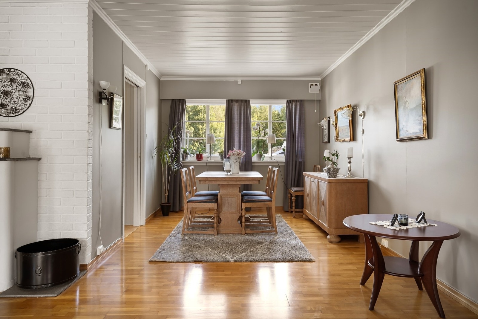 En effektiv planløsning byr på flere soner, her kan man invitere til familiemiddager. Galleribilde