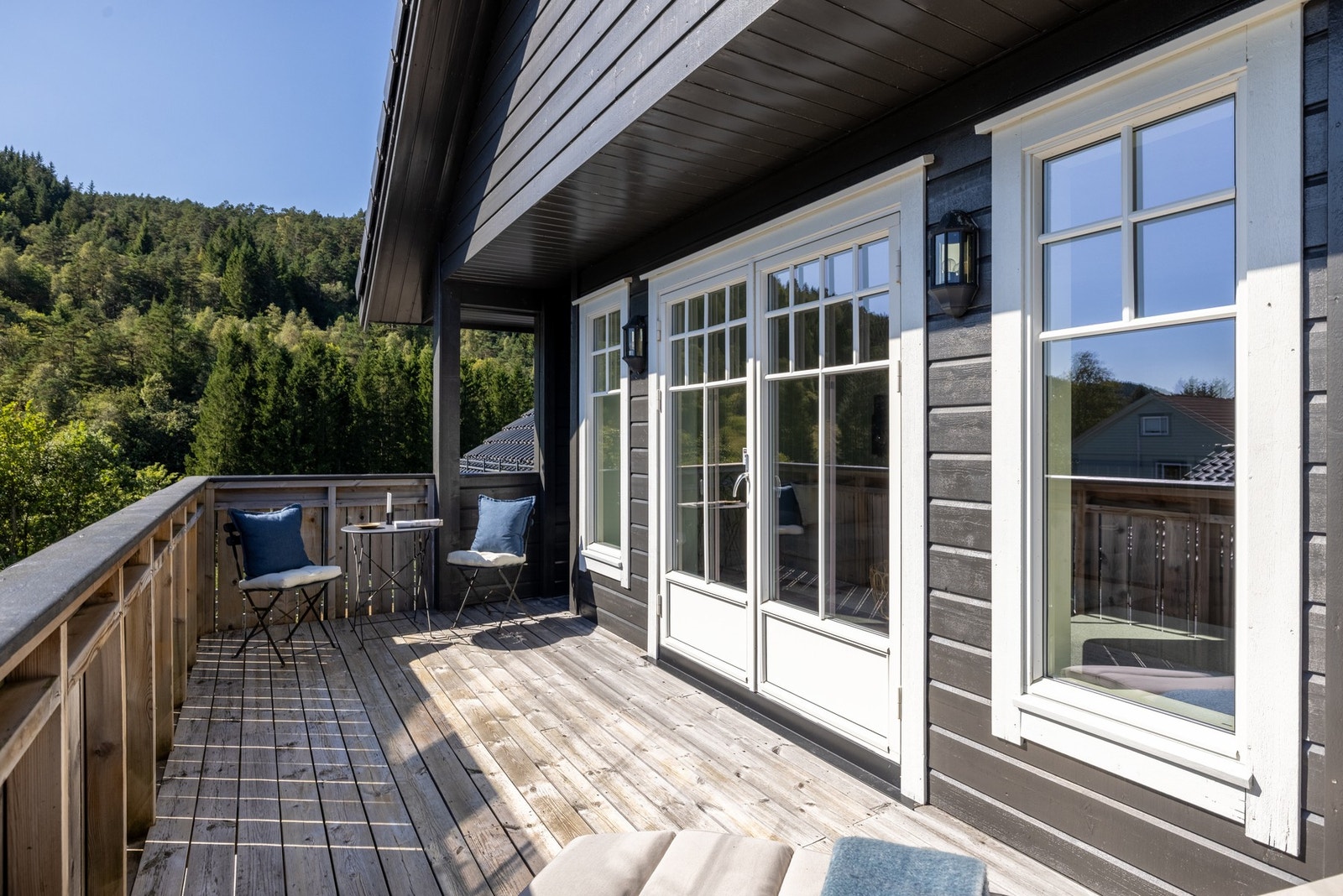 Fra stuen har du utgang til en romslig balkong med gode solforhold. Galleribilde