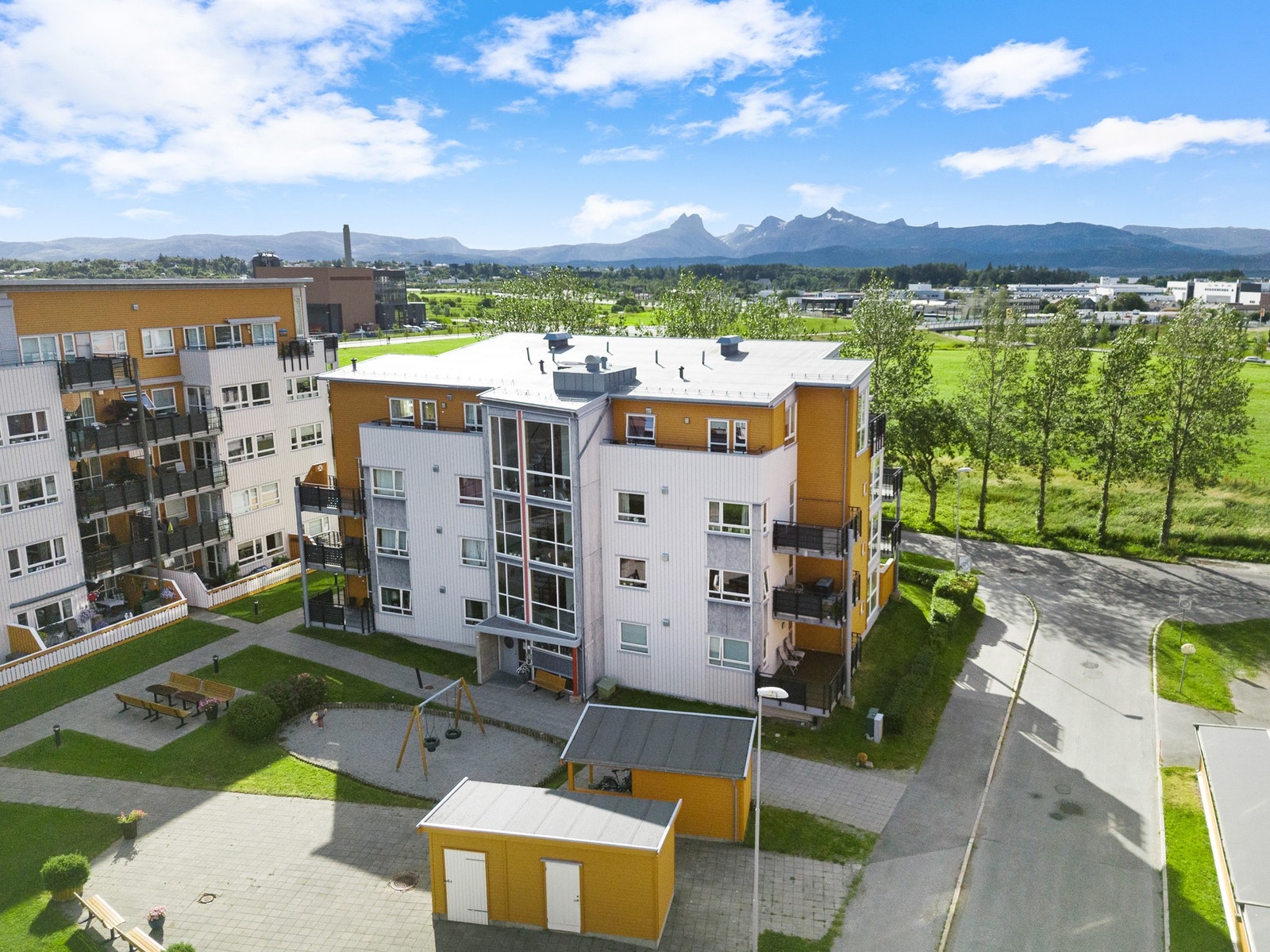 Lys og flott hjørne- og toppleilighet. Galleribilde