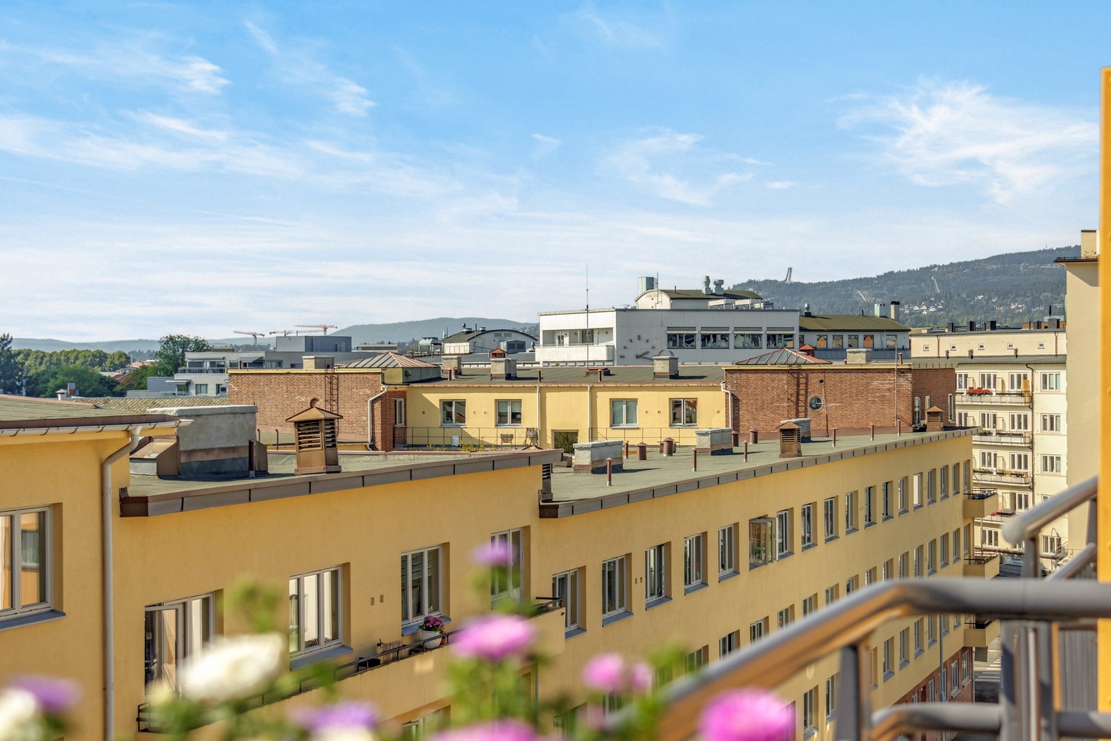 Flott, usjenert utsikt fra balkongen. Galleribilde