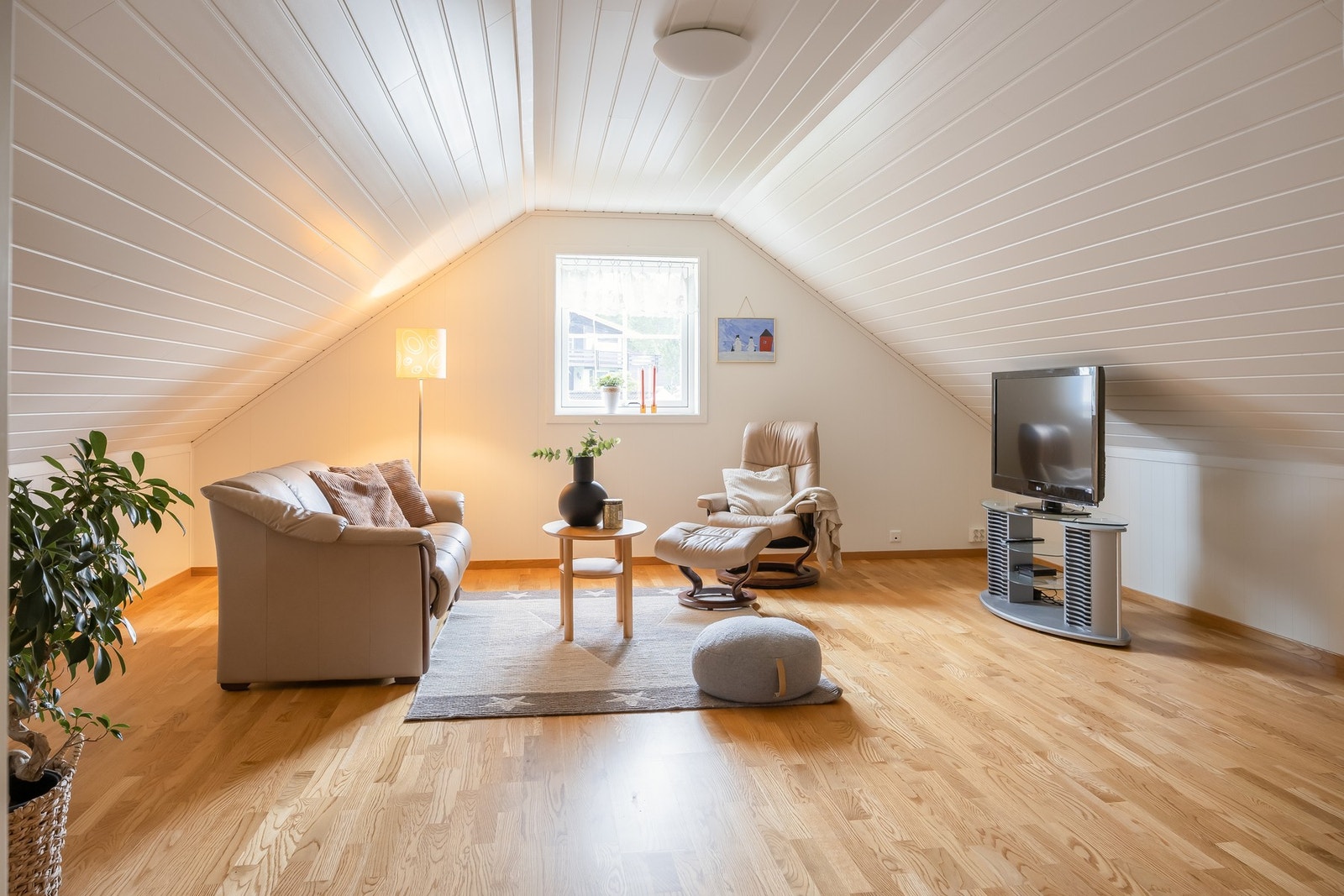 Stor og flott loftstue på 21,4 m². Galleribilde