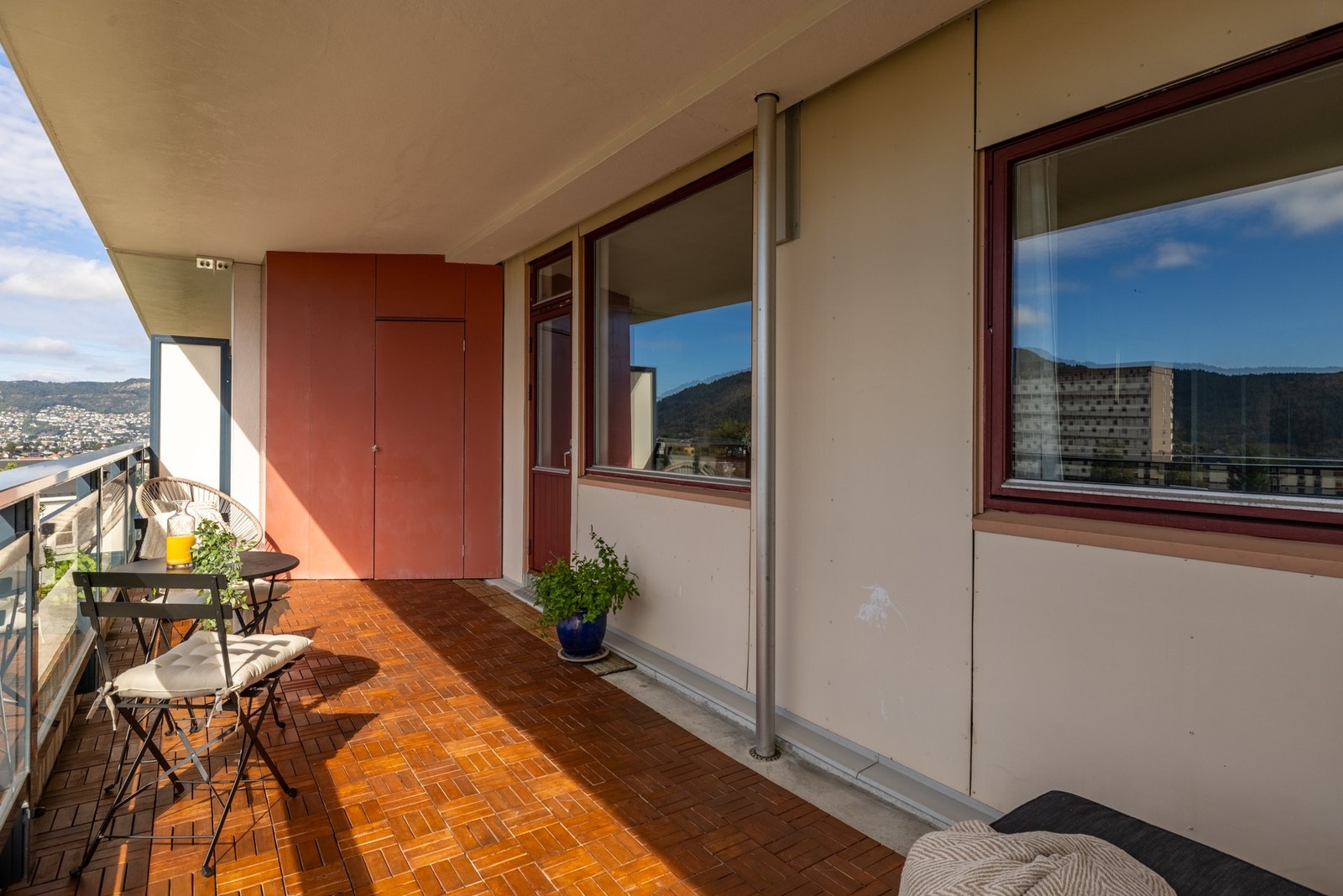 Fra balkongen er det tilkomst til en praktisk bod. Galleribilde