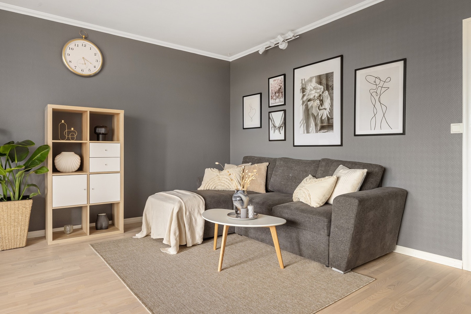 Nytt parkettgulv i stue, gang og soverom i 2021. Galleribilde