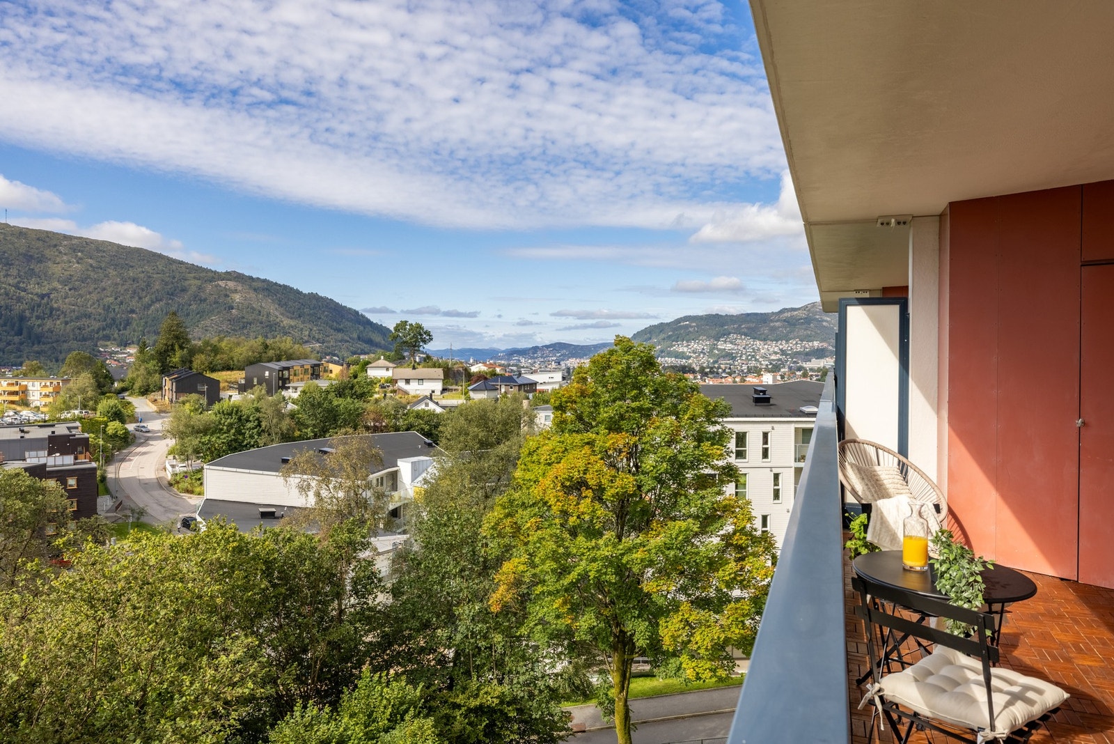 Utsikt mot Bergensdalen, Løvstakken og mot sentrum. Galleribilde