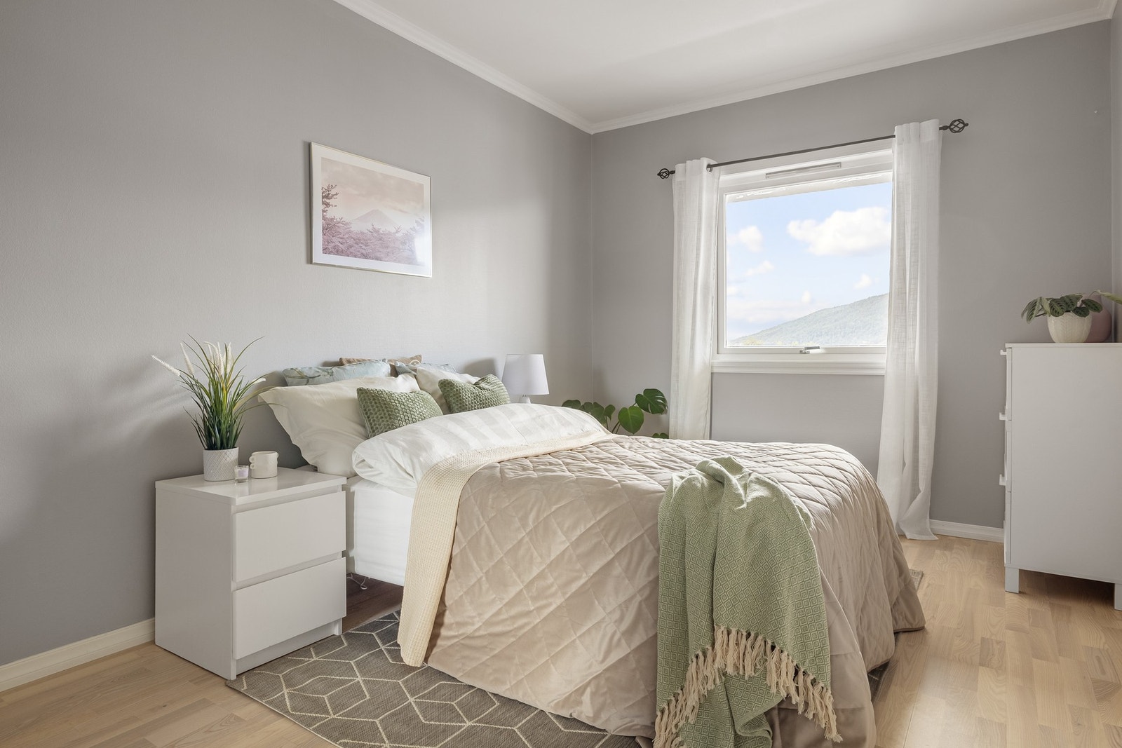 Hovedsoverommet måler 12,7 kvm og kan enkelt innredes med dobbeltseng, nattbord, kommode og garderobeskap. Galleribilde