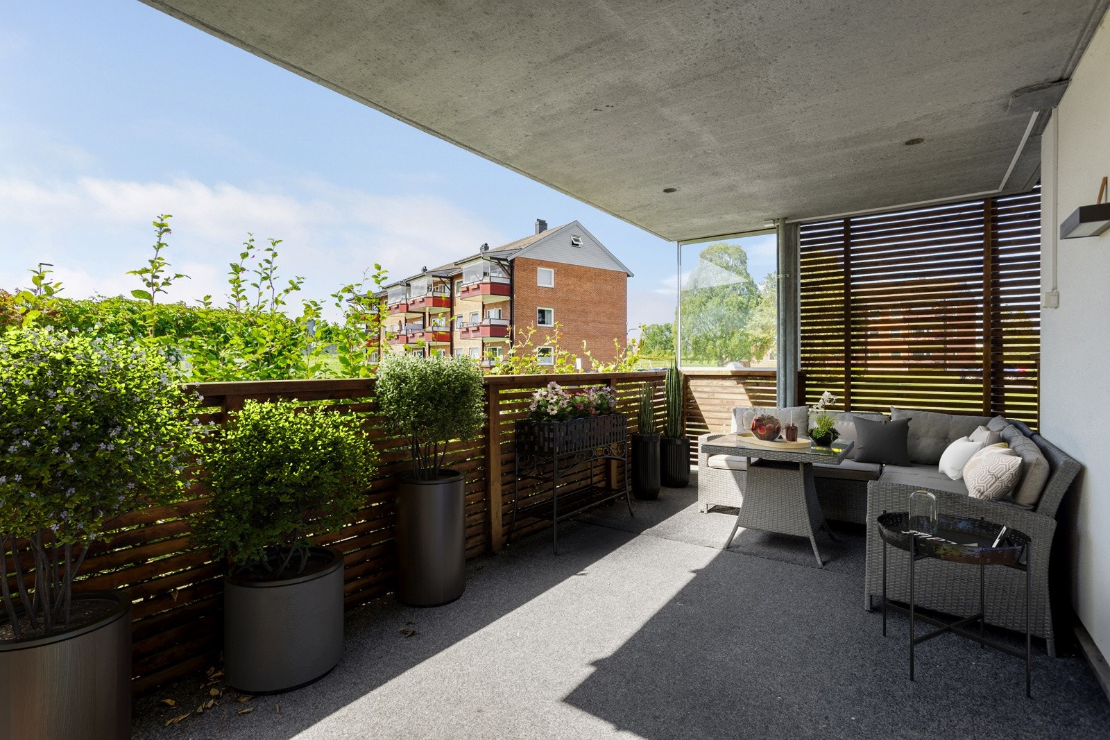 Usjenert terrasse i 1.etg. med ettermiddags - og kveldssol. Galleribilde