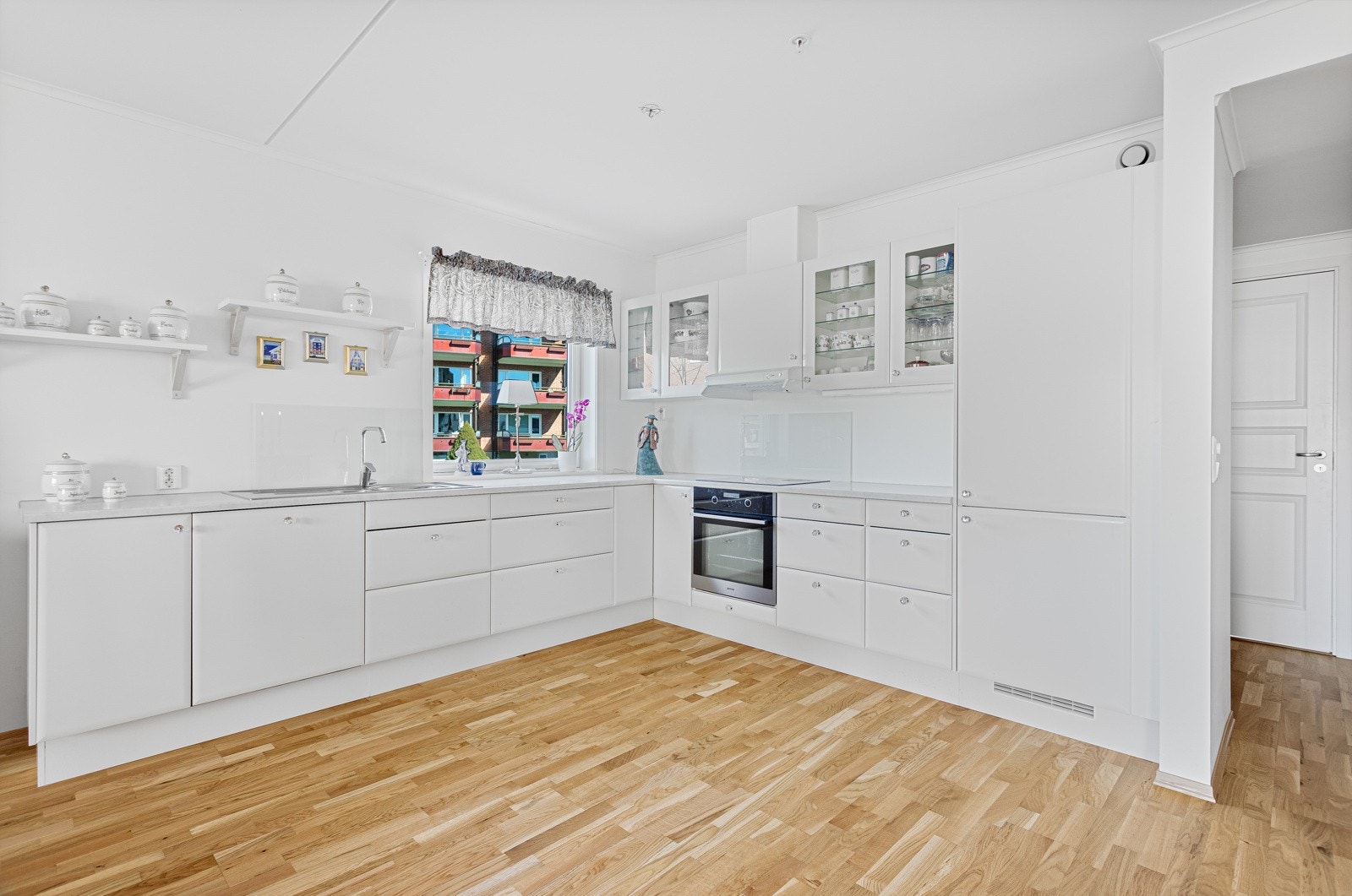 Lekkert kjøkken med innredning levert av, Sigdal. Galleribilde