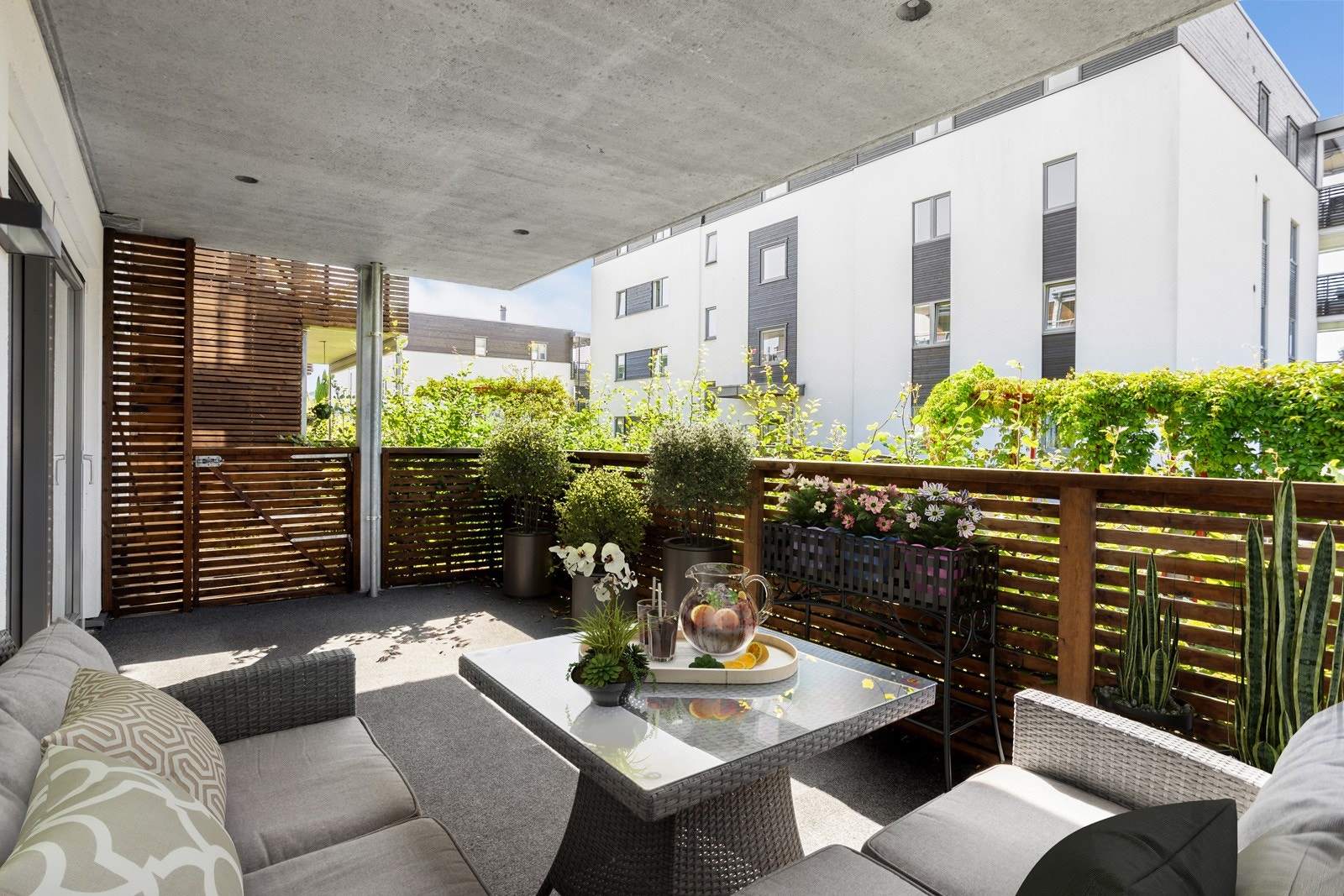 Velkommen til visning! Lekker 3- roms i 1.etg på hele 98 BRA. - Vestvendt - Heis - Vannbåren varme - Garasjeanlegg. Galleribilde