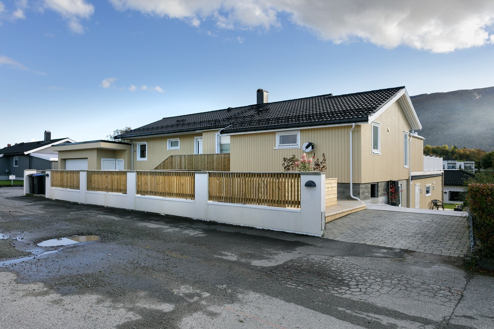 Fasade og adkomst mot nord Galleribilde