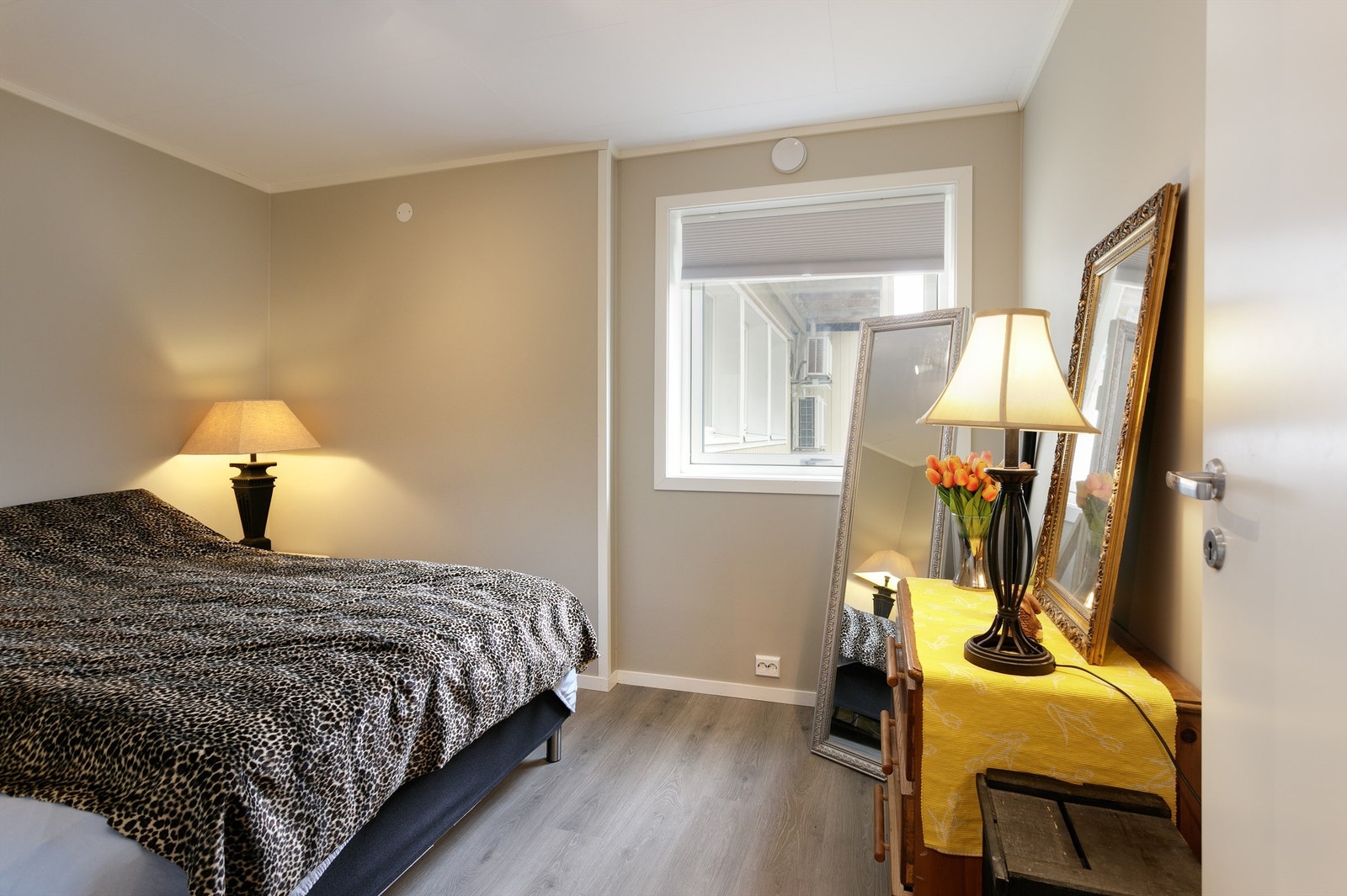 Soverom i liten leilighet i tilbygget del Galleribilde