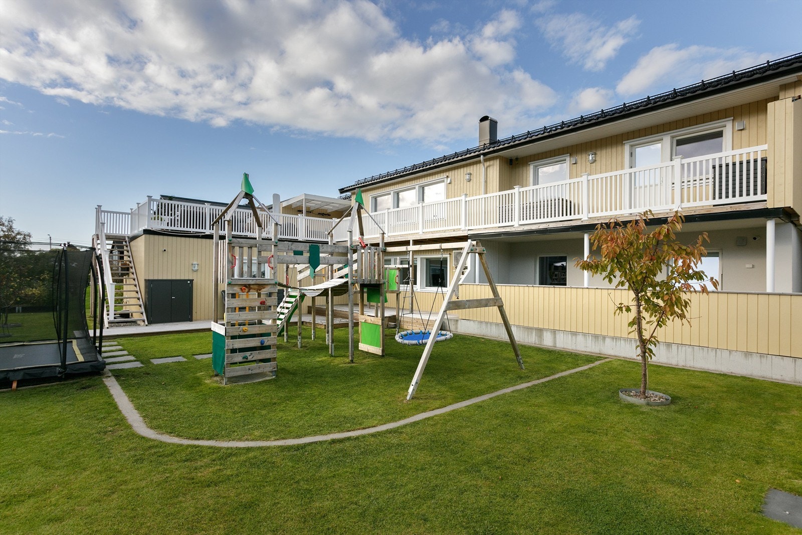 Krogsveen Sunnmøre v/Eiendomsmegler Harald Osdal har gleden av å presentere en stor, innholdsrik og flott oppgradert enebolig m/utleiedel | Gode leieinnteker | Garasje Galleribilde