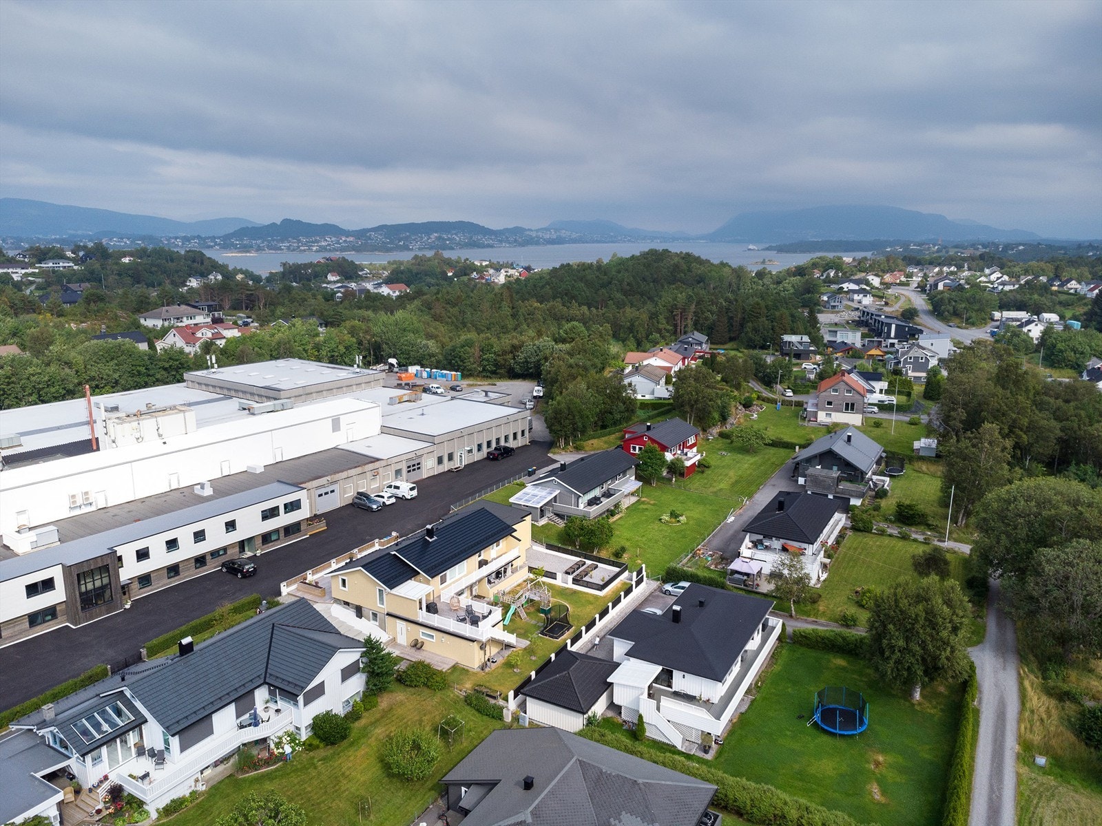 Dronebilde tatt fra sydvest Galleribilde
