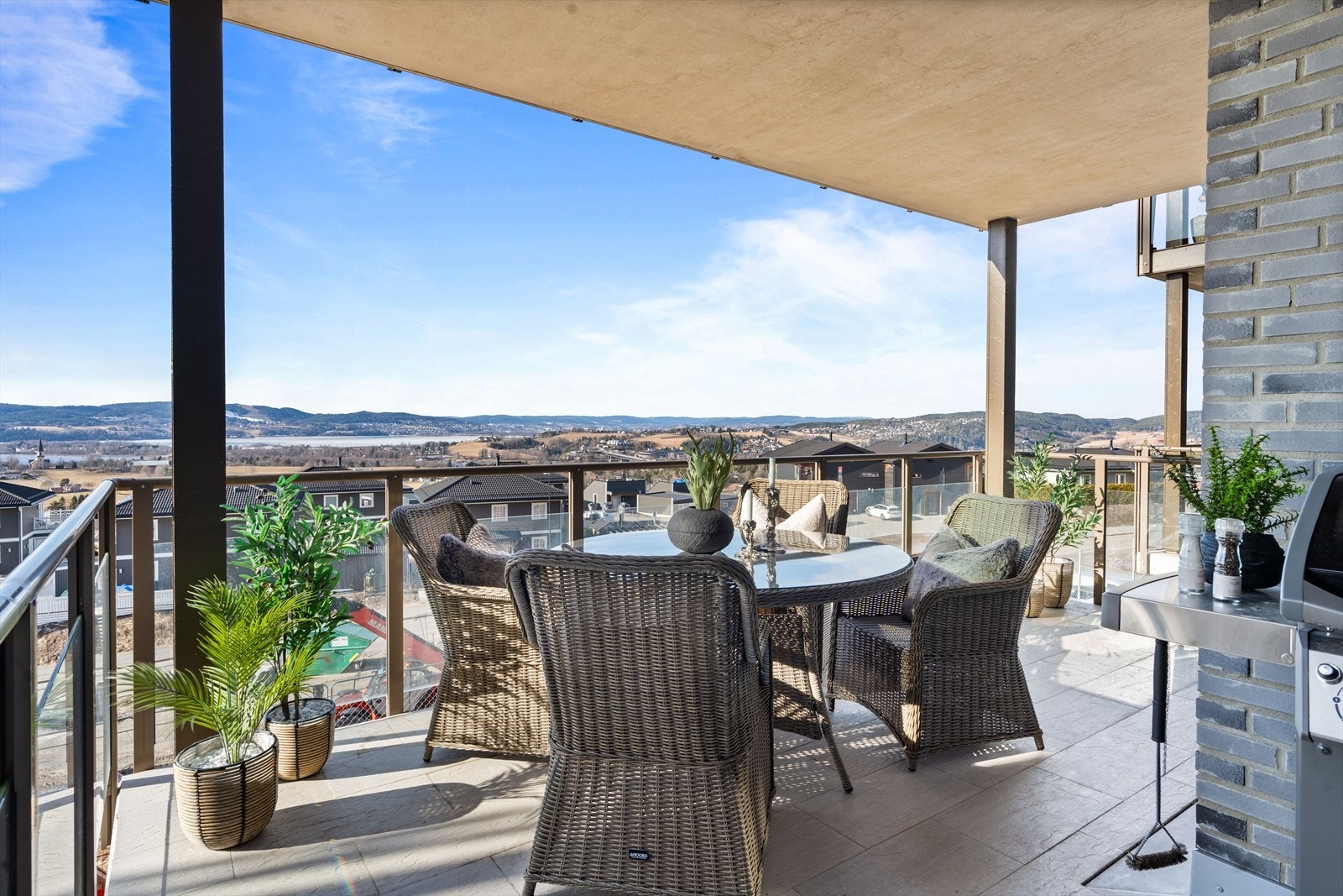 Her har du rå utsikt og sol nesten hele dagen! Galleribilde