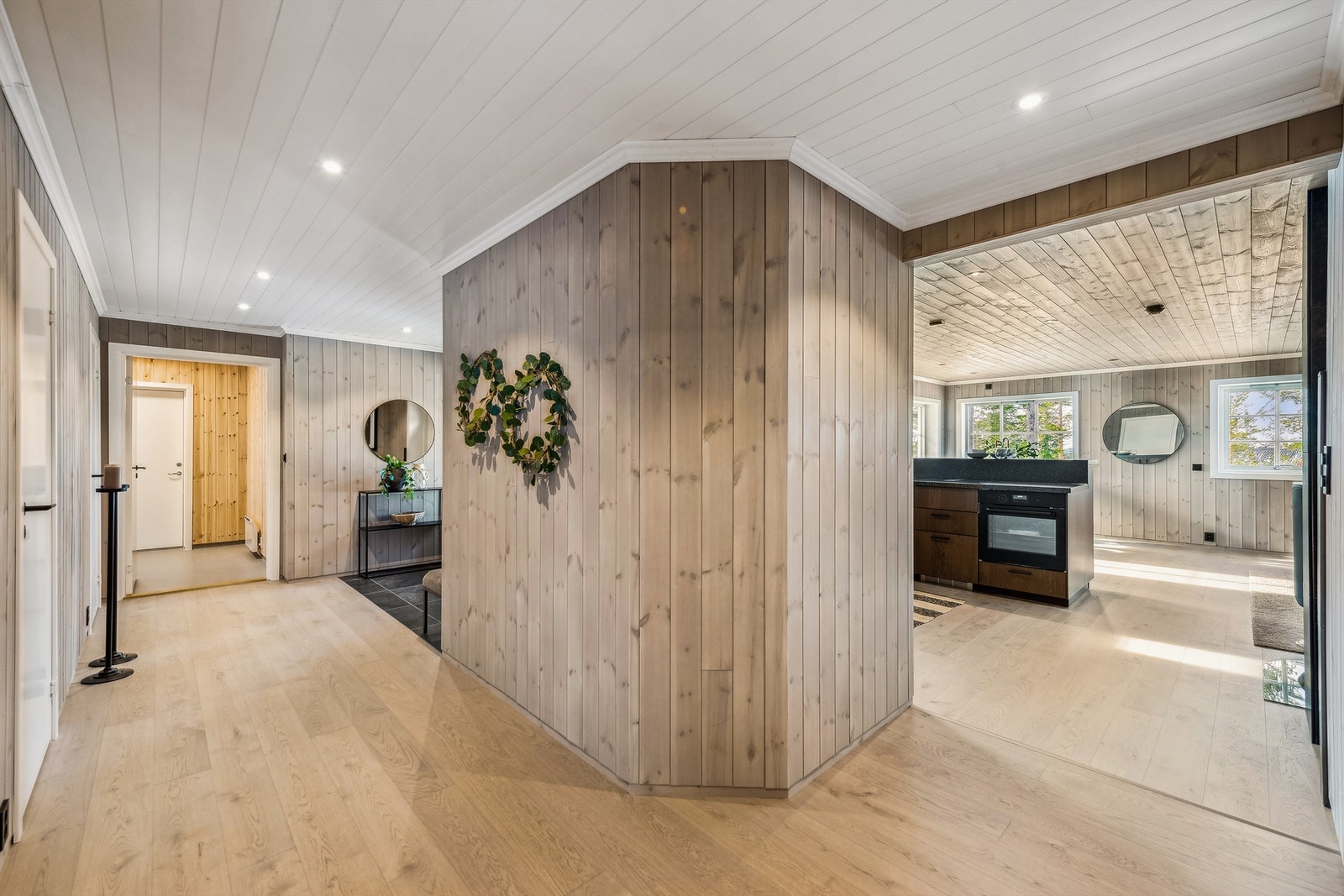 Planløsningen er praktisk og romslig med god størrelse på alle rom. Galleribilde