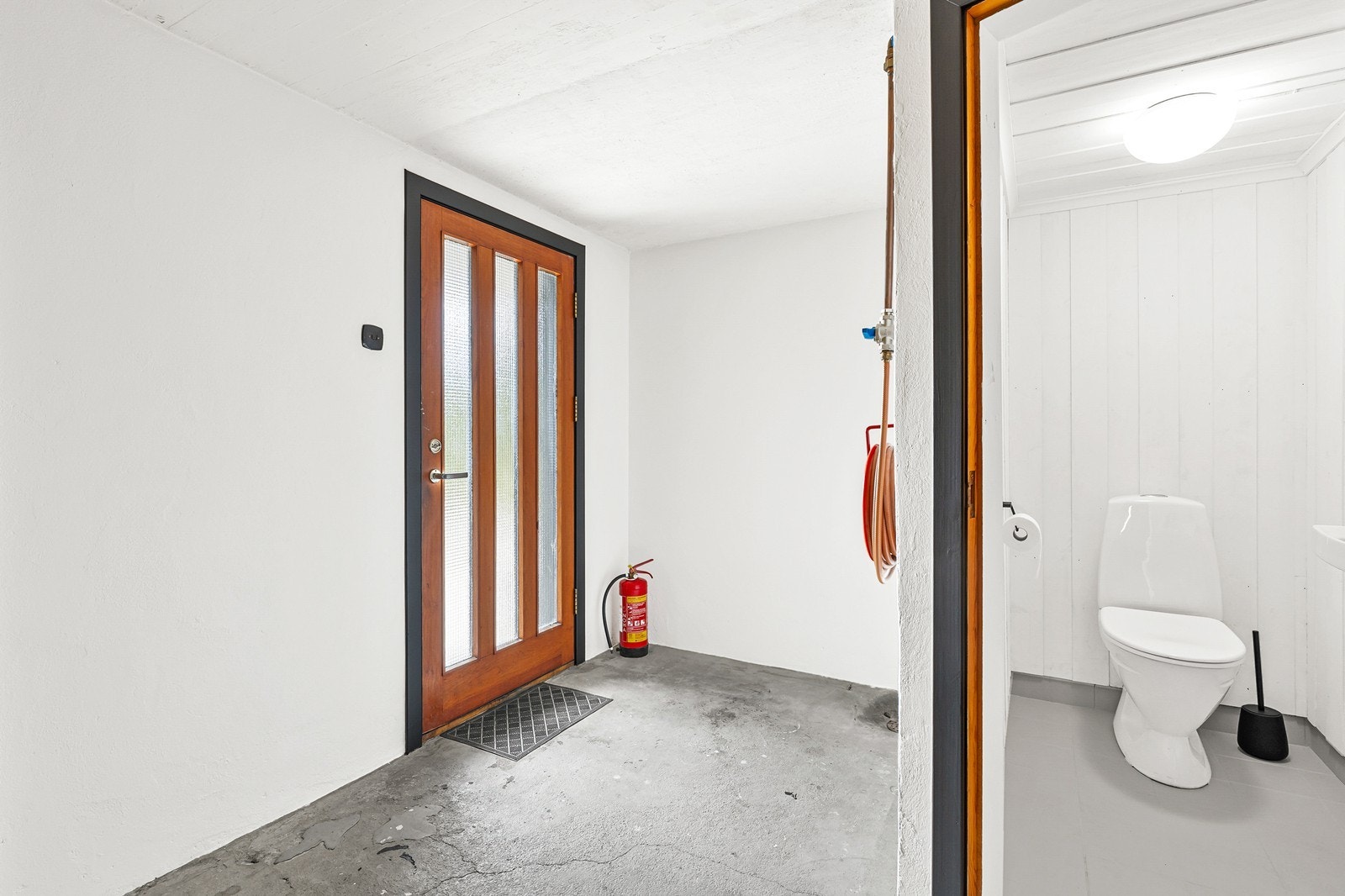 - Egen inngangsdør til kjelleren - Galleribilde