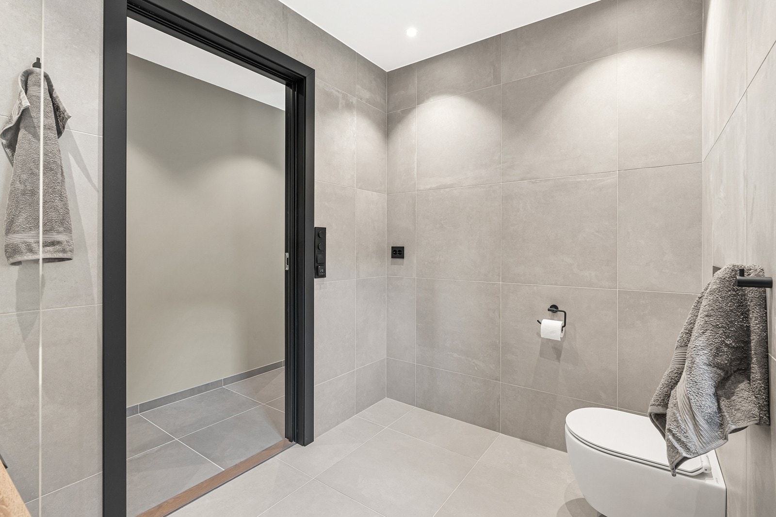 - Begge badene er i samme utførelse, noe som sørger for et gjennomført helhetsinntrykk - Galleribilde