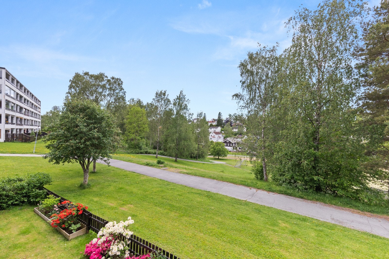 Svært gode sol- og utsiktsforhold fra balkongen! Galleribilde