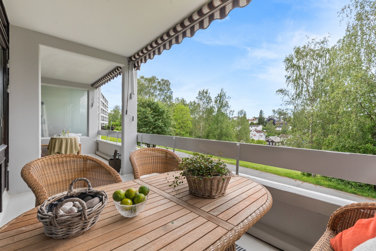 Her har man fantastiske solforhold med sol fra ca. kl. 1400 til solnedgang! Galleribilde