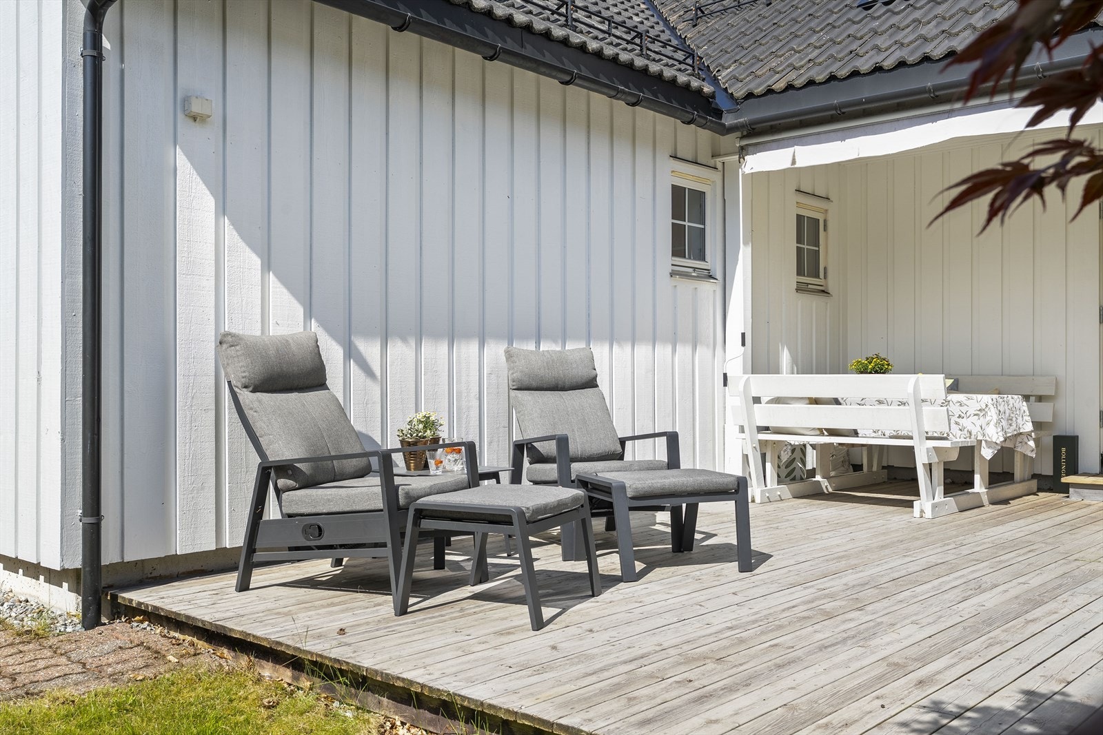 Plass t il å møblerer med mange sosiale soner Galleribilde