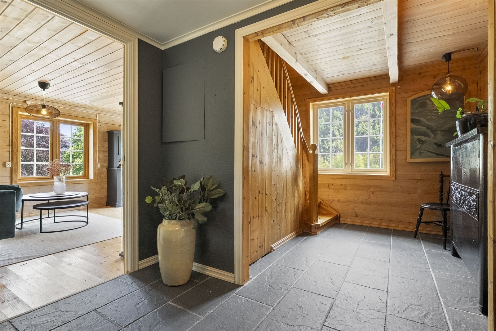 Entre og gang inn mot gamlestova Galleribilde