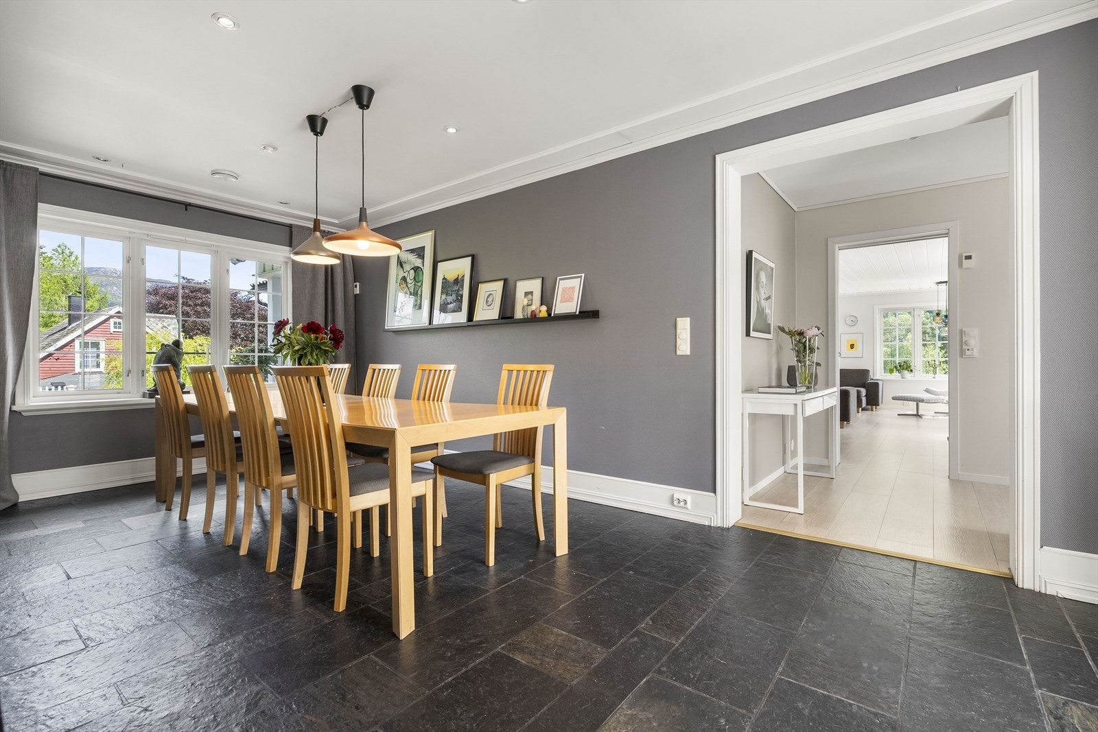 Lekker spisestove - her er det plass til mange rundt bordet! Galleribilde