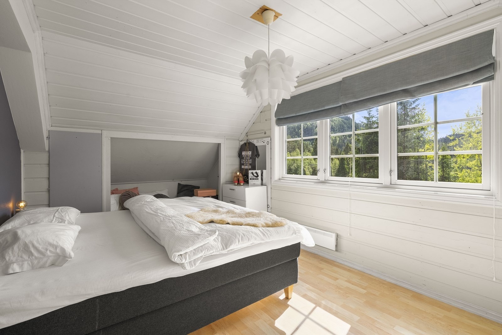 Eitt av soveromma i 2. etasje Galleribilde