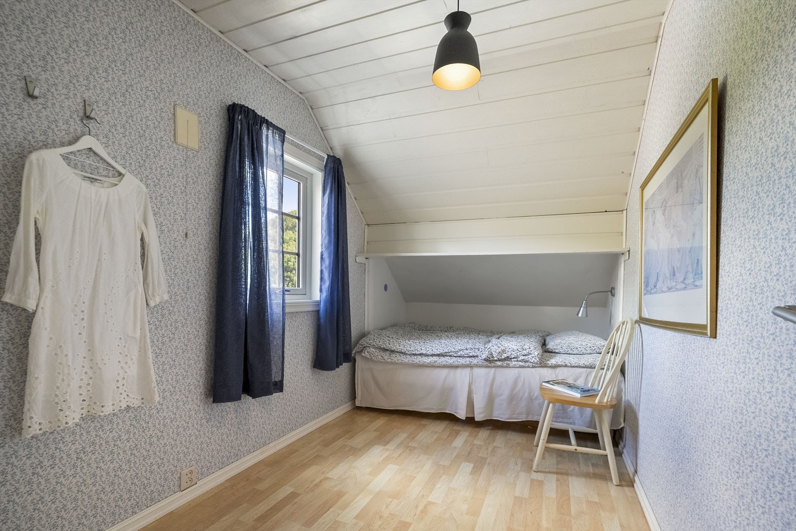 Eitt av soveromma i 2. etasje Galleribilde