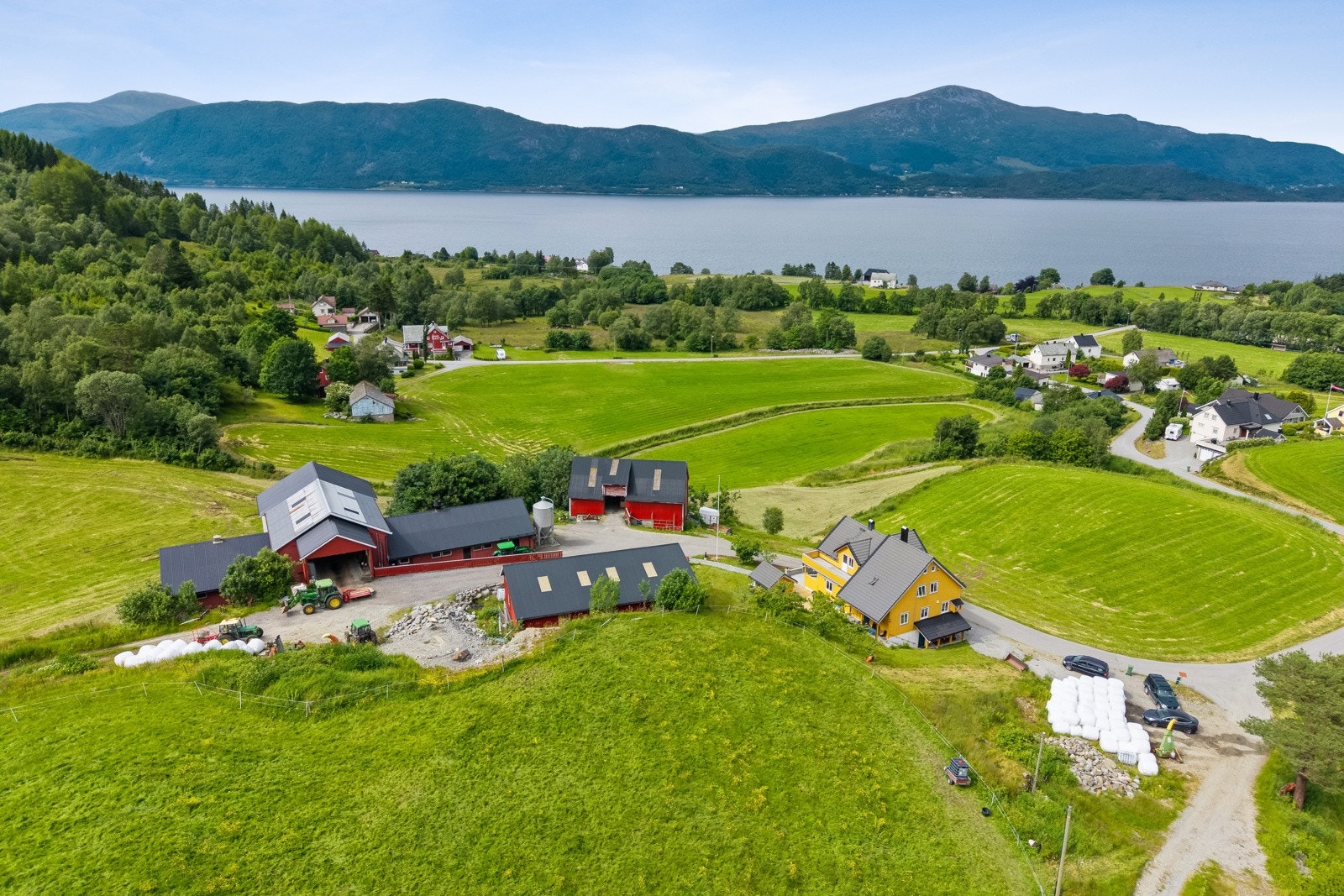 Eiendommen er på 467,5 dekar hvorav 59,3 dekar er dyrket Galleribilde