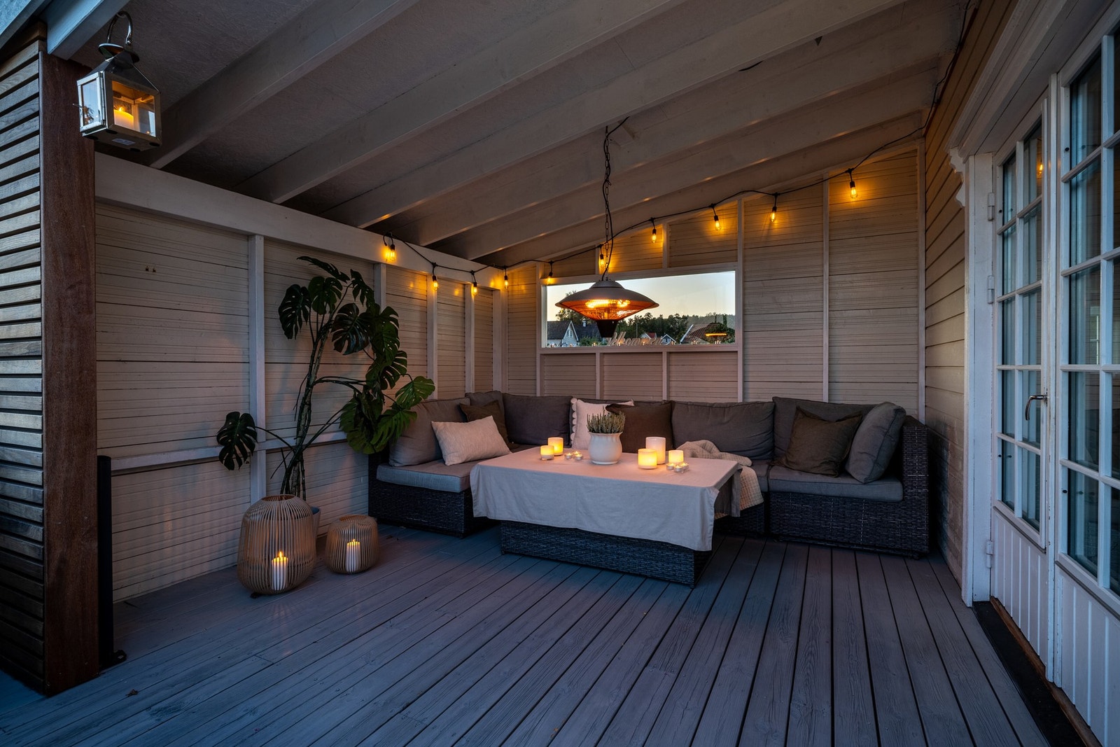 Meget gode solforhold kommer til sin rett på en dels overbygd, sydvestvendt terrasse på ca. 53 kvm Galleribilde