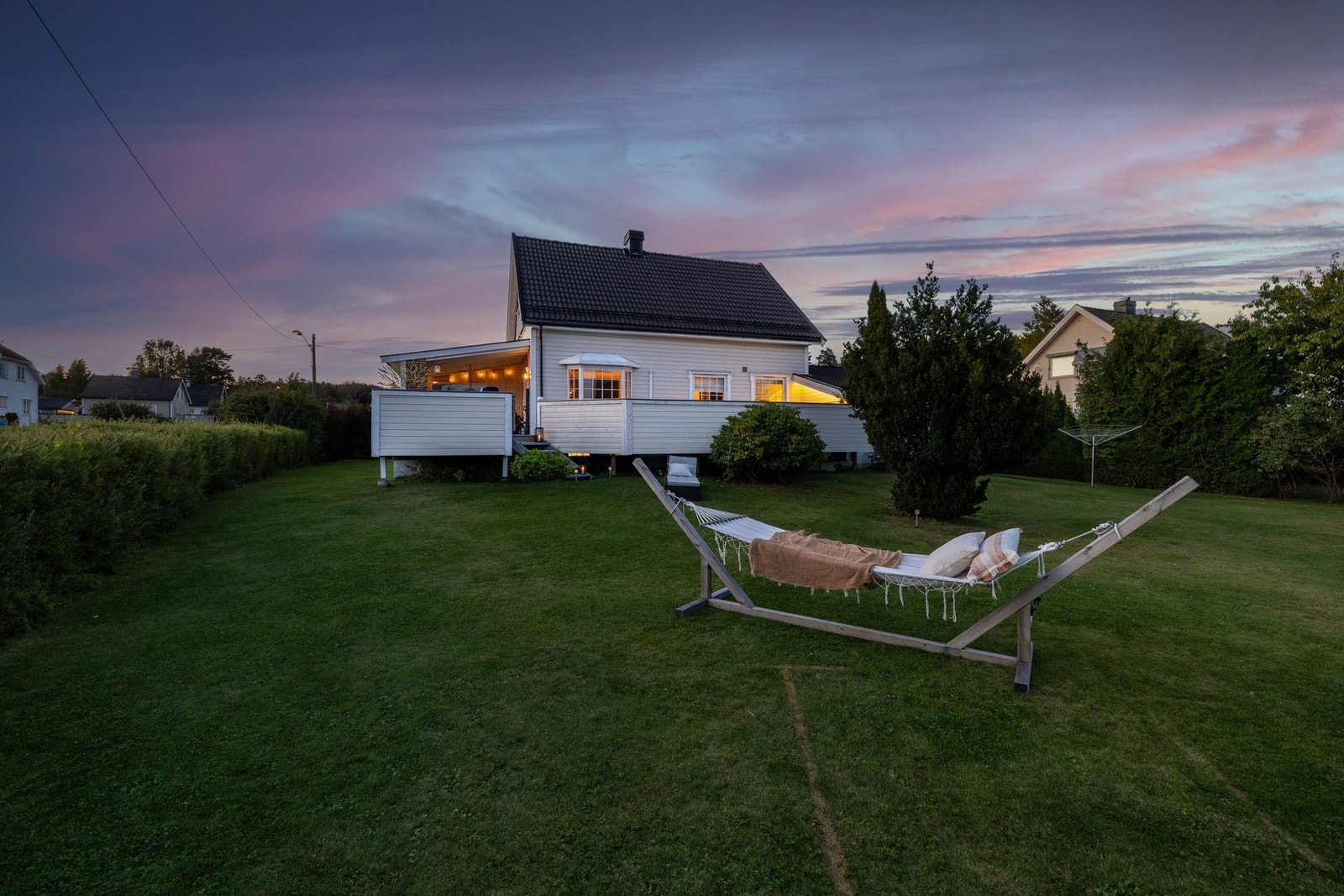 En velholdt, pen og familievennlig enebolig over to plan + kjeller Galleribilde