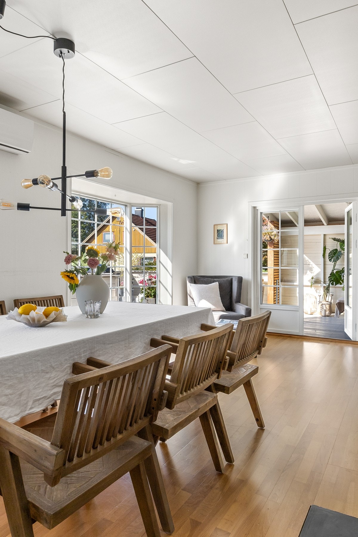 Fra stuen er det utgang til terrassen Galleribilde