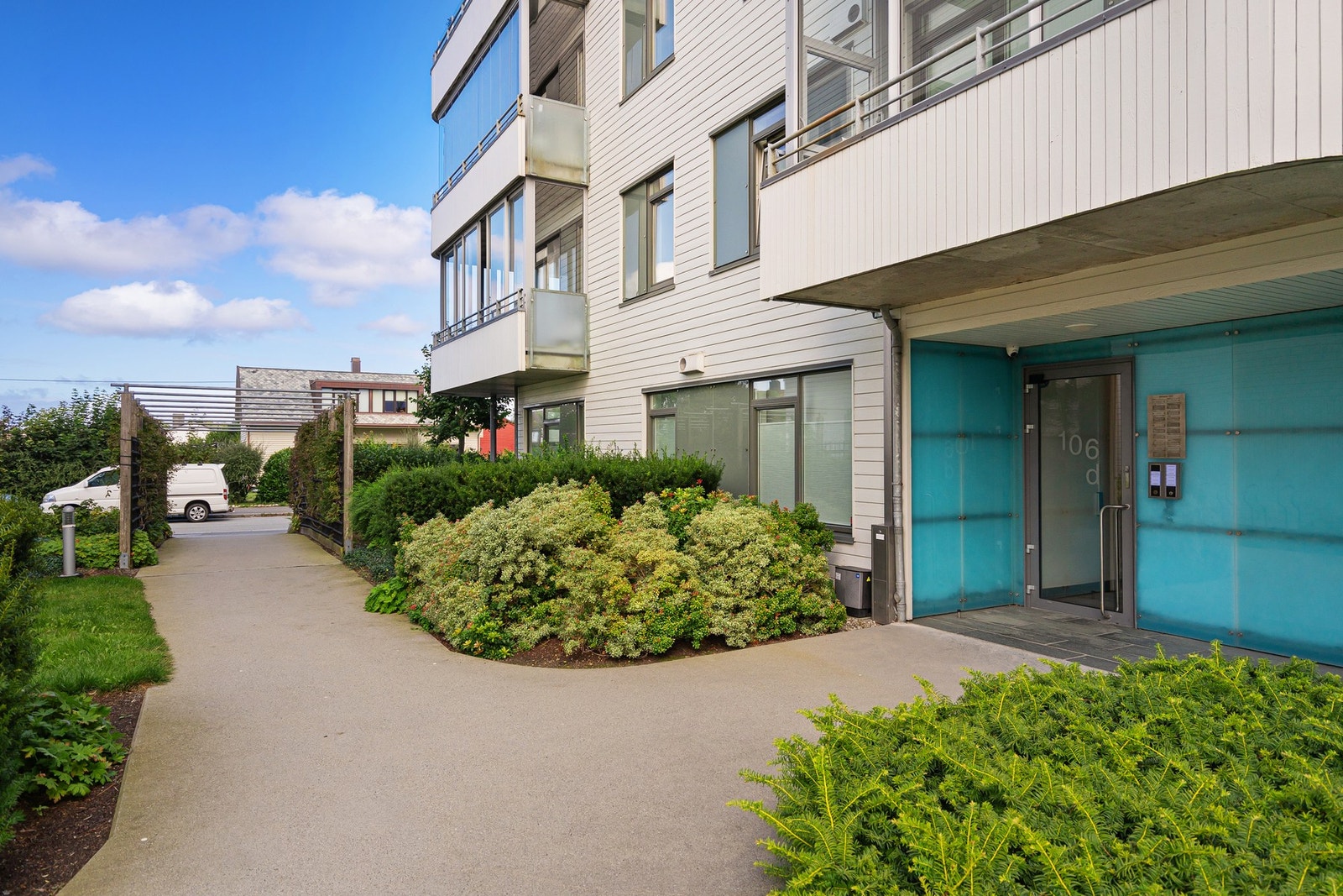 Boligen har en svært ettertraktet beliggenhet på Eiganes. Galleribilde