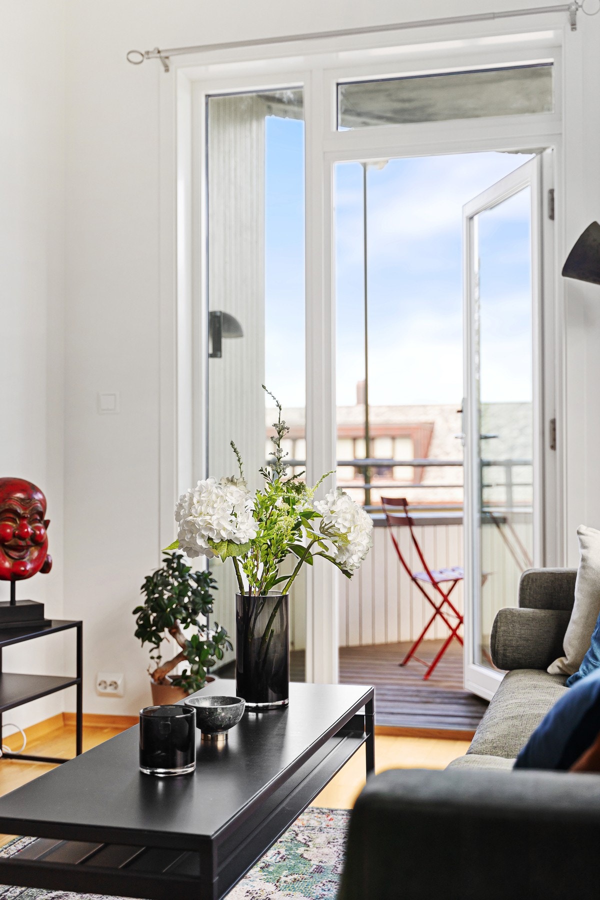 Fra stuen har man utgang til herlig overbygget balkong. Galleribilde