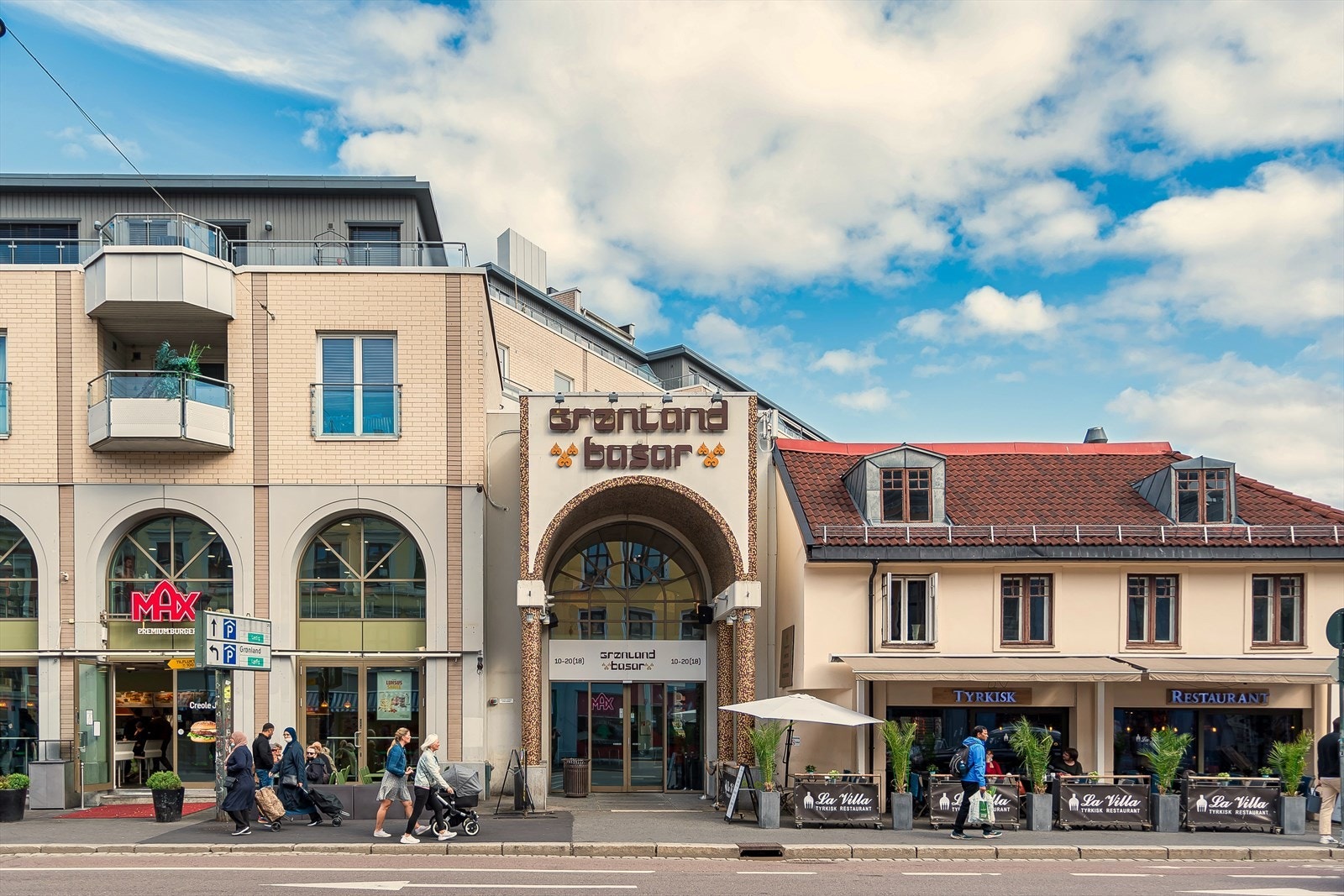 På Grønland basar finnes bl.a. en stor Kiwi-butikk, apotek, vinmonopol og forskjellige spisesteder. Galleribilde