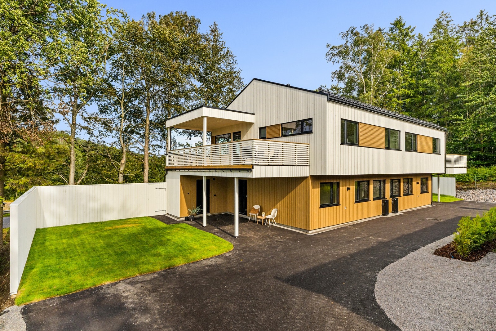 God plass og pene utearealer Galleribilde