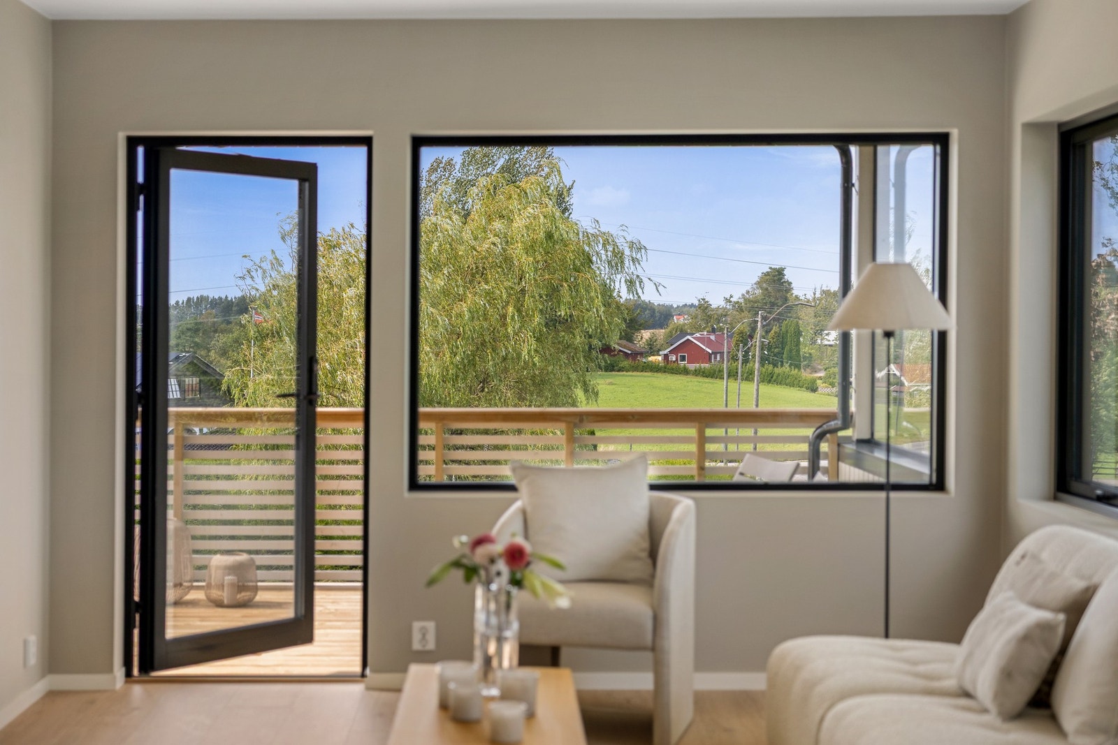 Utgang til terrasse over carport Galleribilde