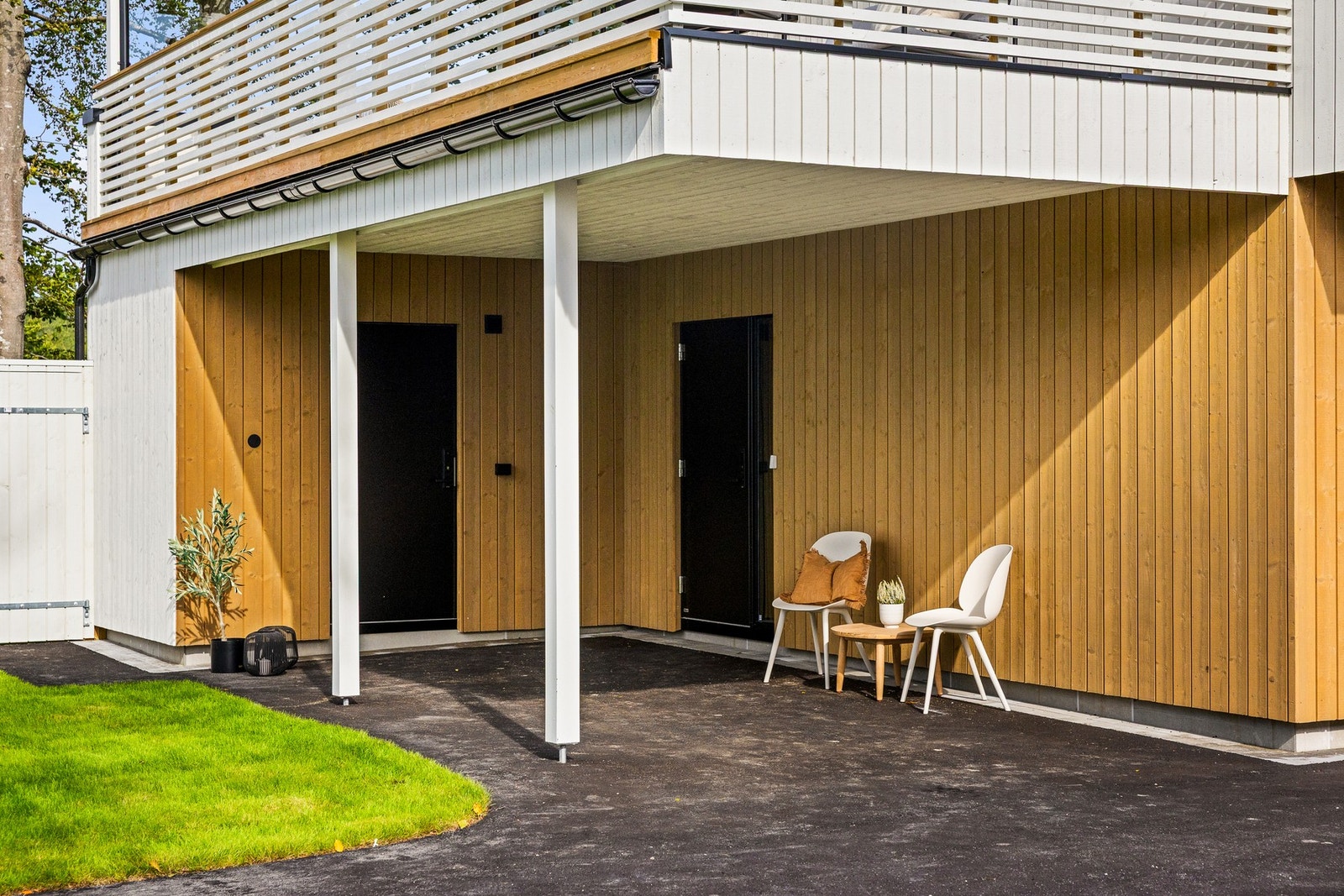 Klargjort med trekkerør for tilkobling av el-bil lader i carport Galleribilde