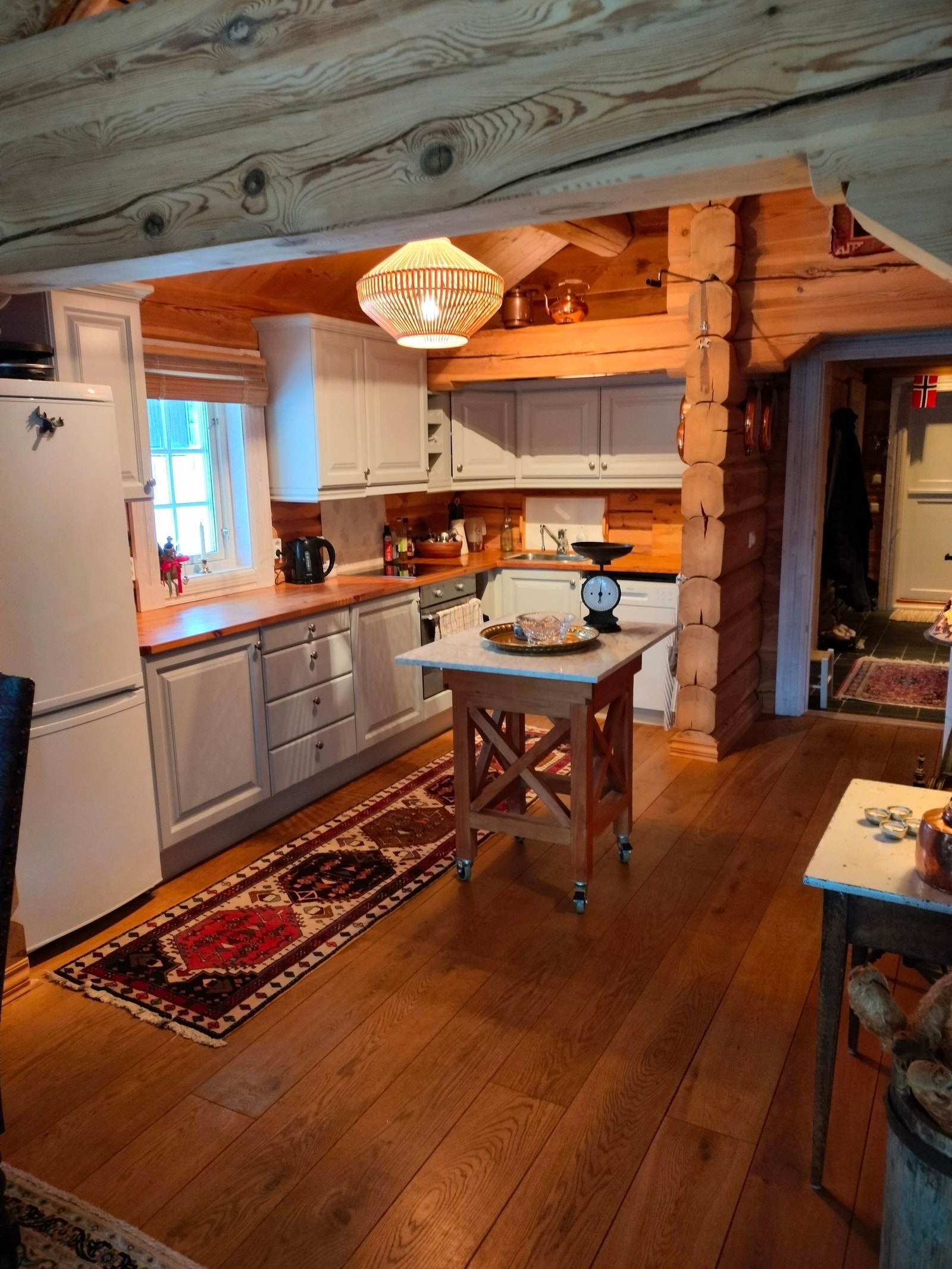 Kjøkken, med plass til kjøkkenøy Galleribilde