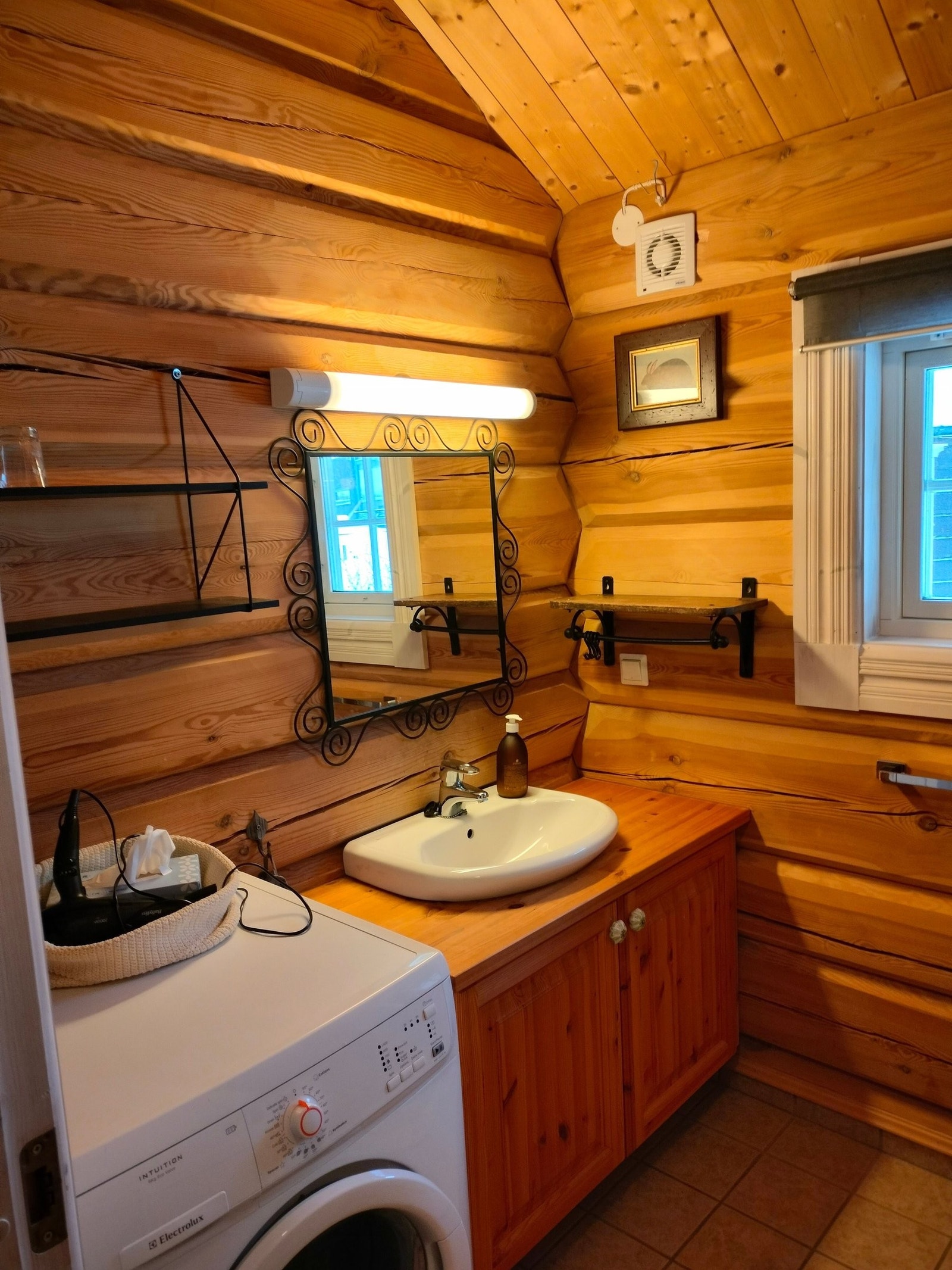 Bad; vask og oppvaskmaskin Galleribilde