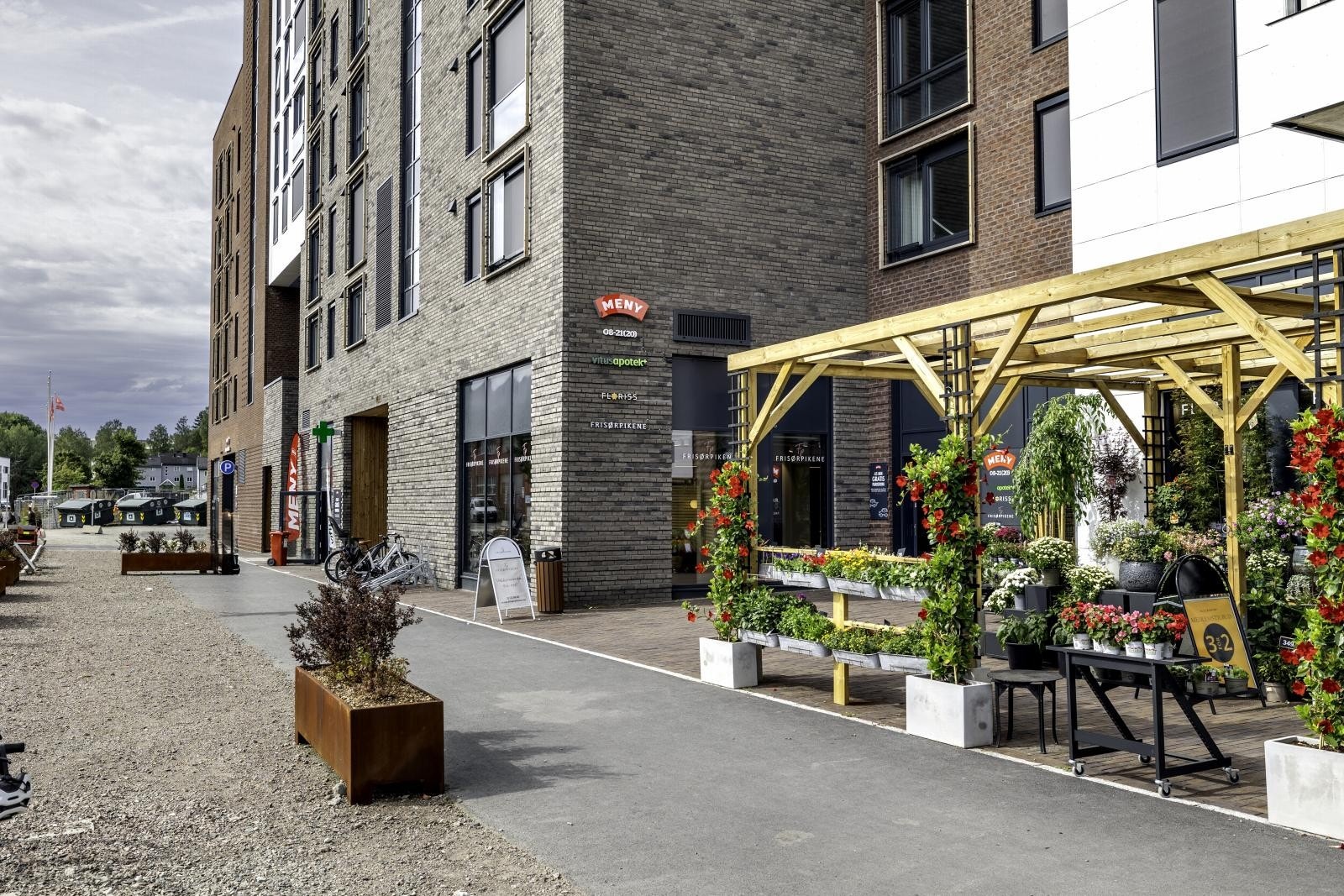 Ny blomsterbutikk er åpnet i Frysjaparken - ca. 1,3 km fra boligen. Galleribilde