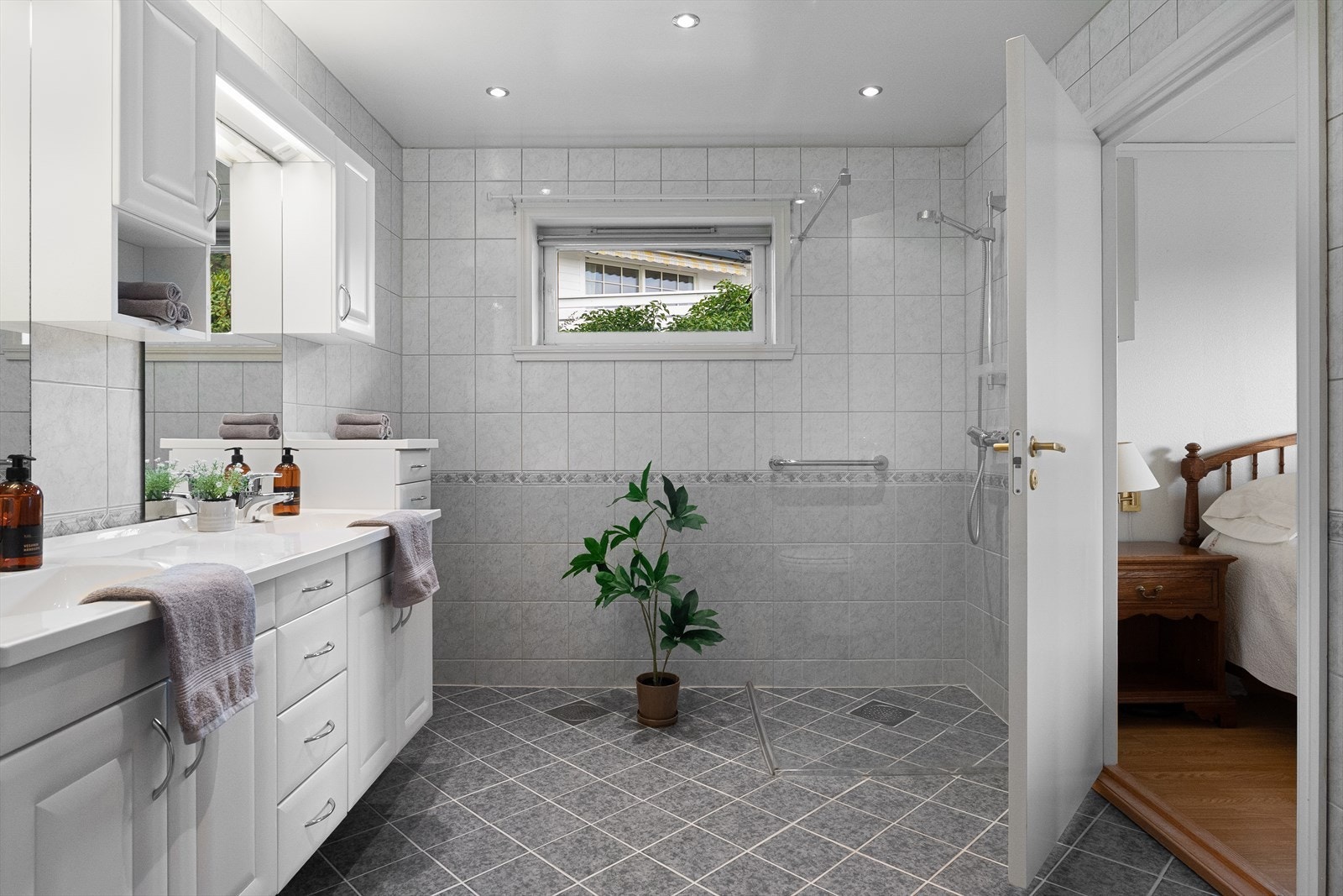 Downlights i himlingen gir god belysning Galleribilde