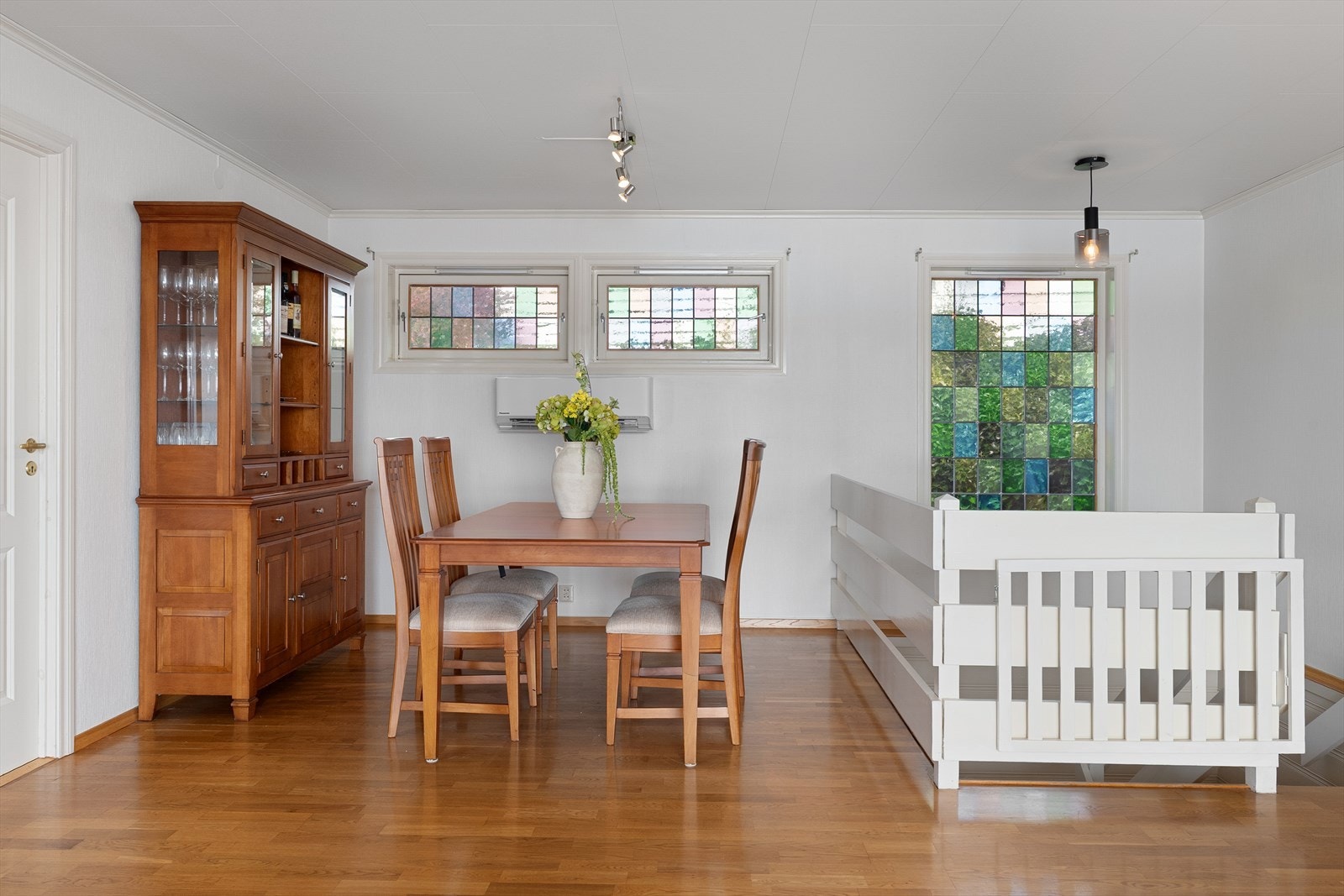 Oppvarming både ved varmepumpe og peisovn Galleribilde