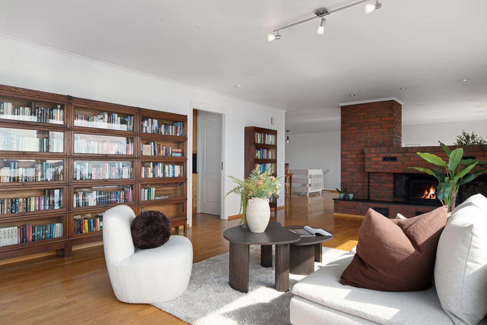 Hele huset har store og luftige rom Galleribilde