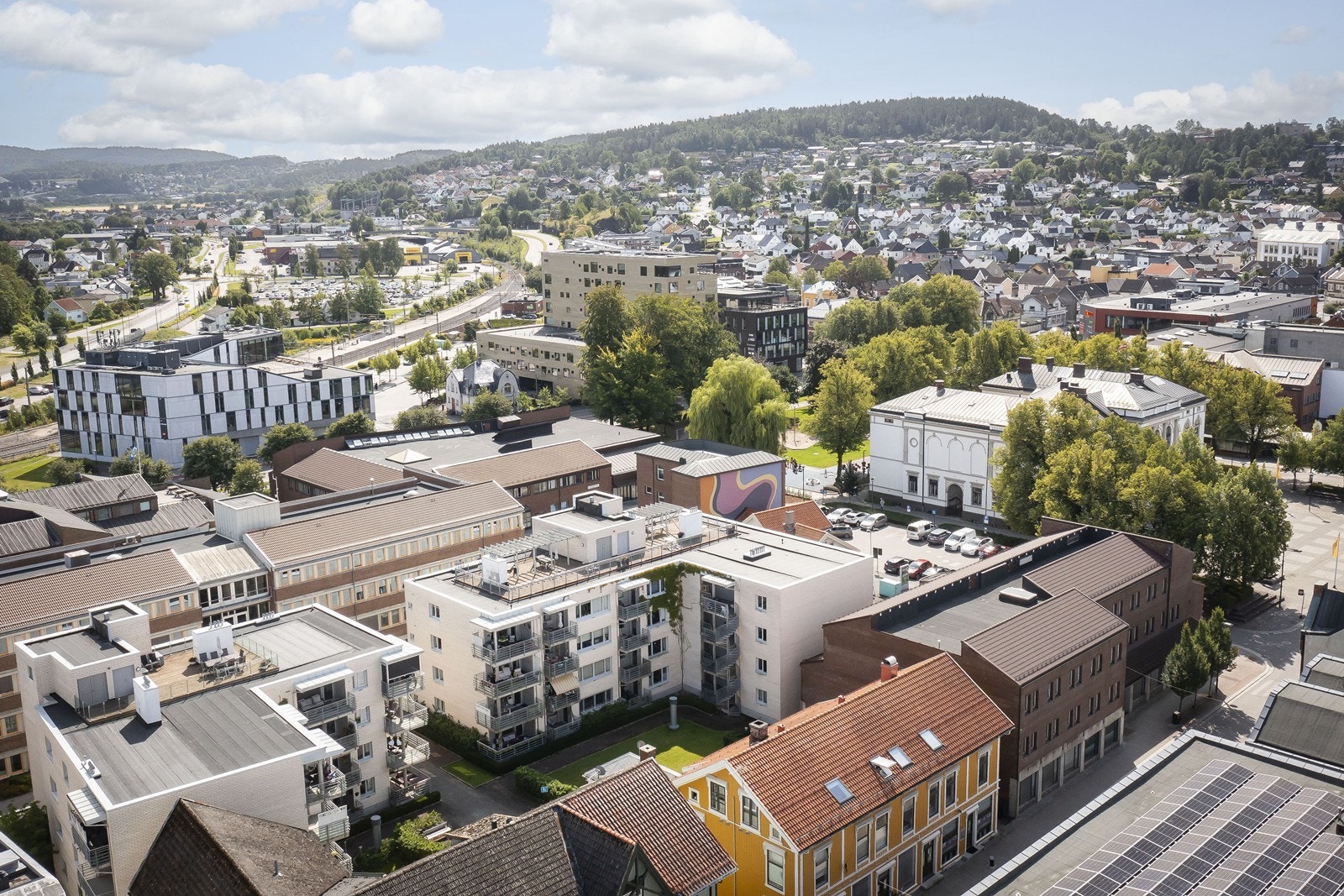 Sentral beliggenhet med alle sentrumsfunksjoner i nærmiljøet Galleribilde