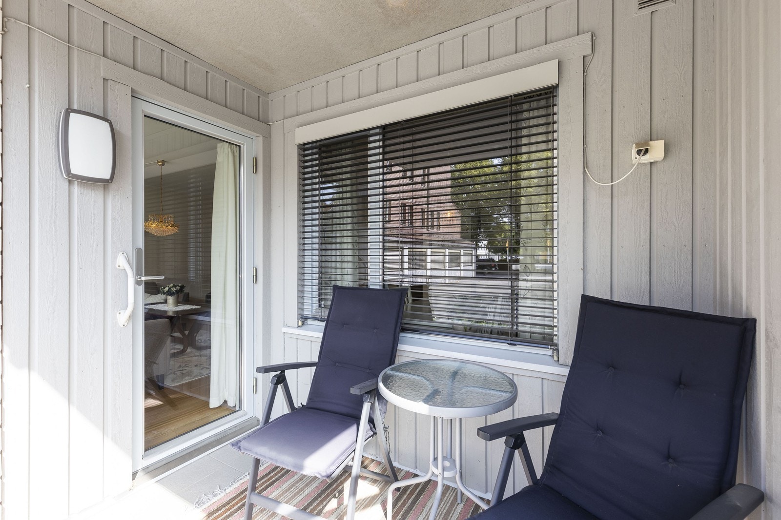 Overbygd balkong med utgang fra stue Galleribilde