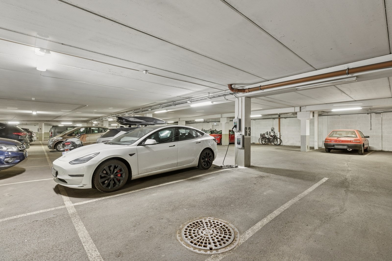 Det medfølger en garasjeplass i Nye Gamlebyen Garasjesameie med EL-lader. Mer informasjon om denne finnes i salgsoppgaven. Galleribilde