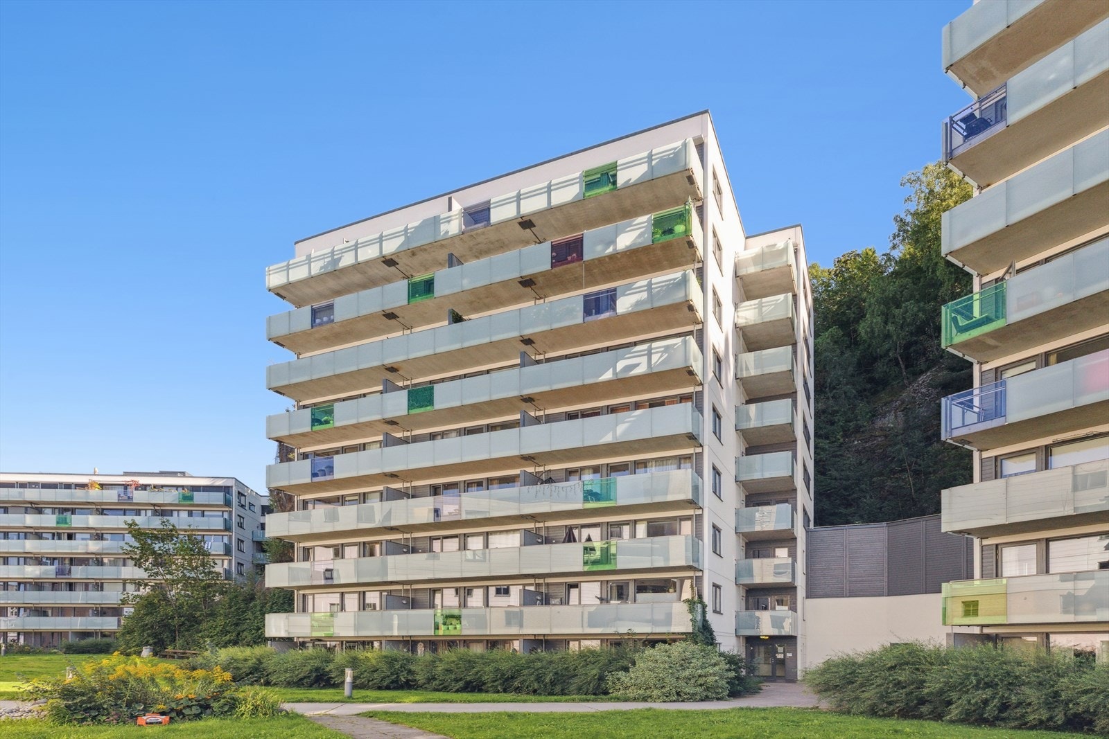 Borettslaget Sverre består av 122 andelsleiligheter. Borettslaget er adressert til Ekebergveien 5 A-C. Galleribilde