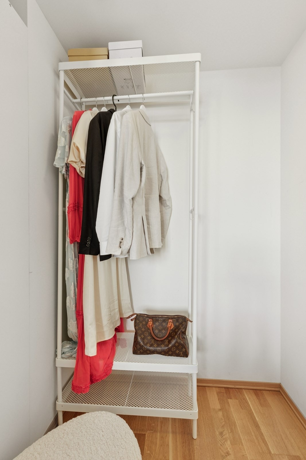 Boligen byr på flere oppbevaringsløsninger. Galleribilde