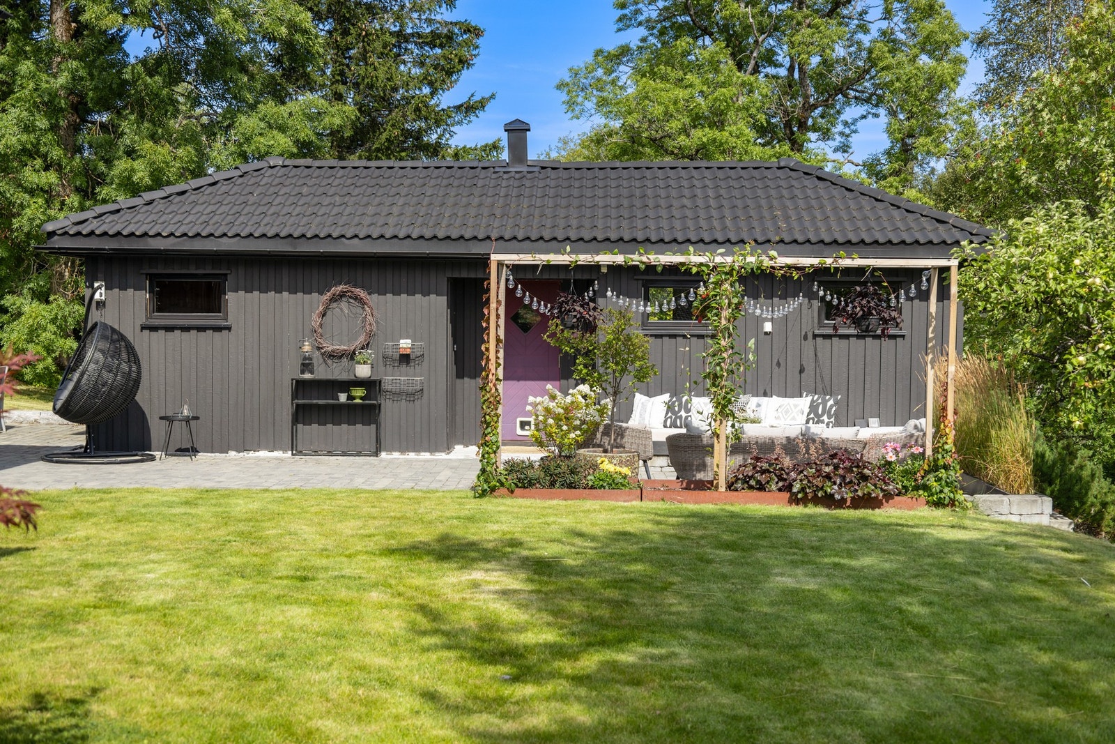 Annekset er på ca. 30 kvm og består av stue, bad og soverom Galleribilde