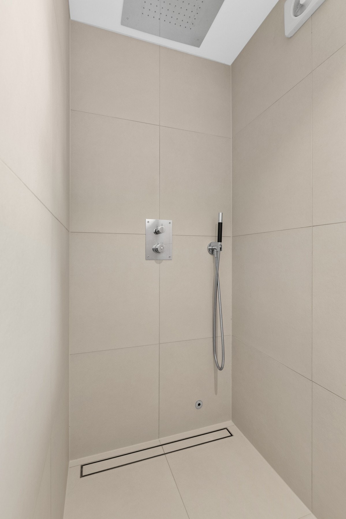 Rommet har gulvvarme og mekanisk avtrekk Galleribilde